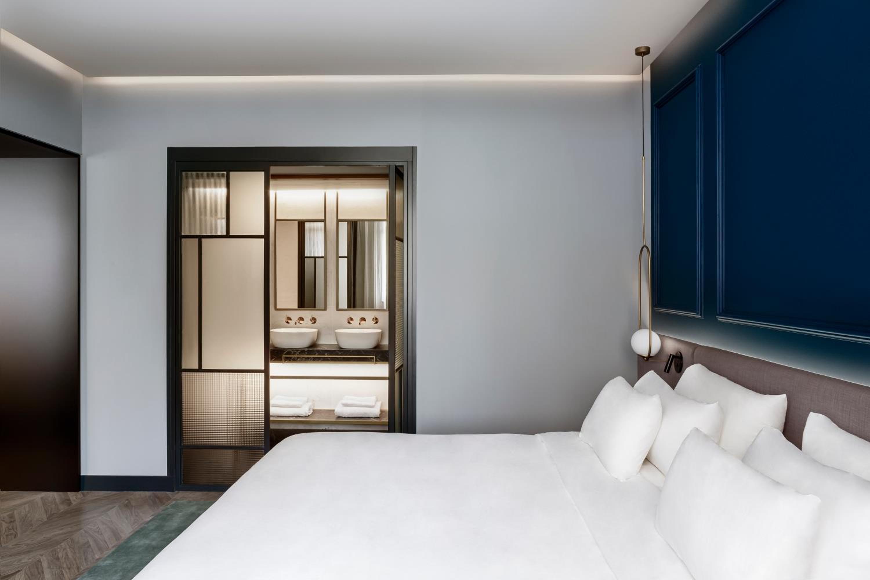 Suite - Photo 7