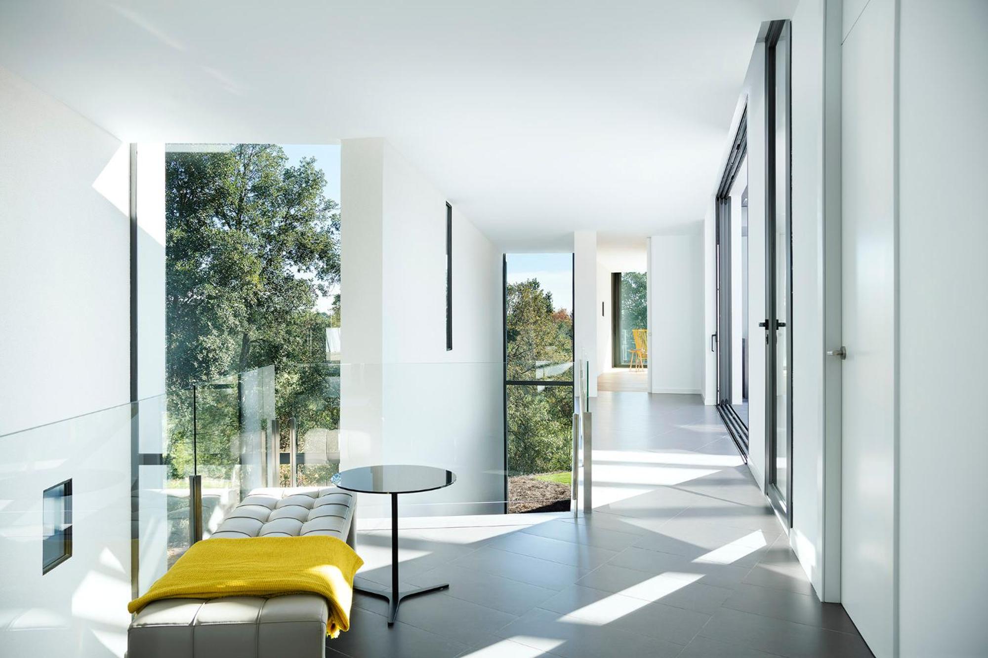 Five-Bedroom House photo 3