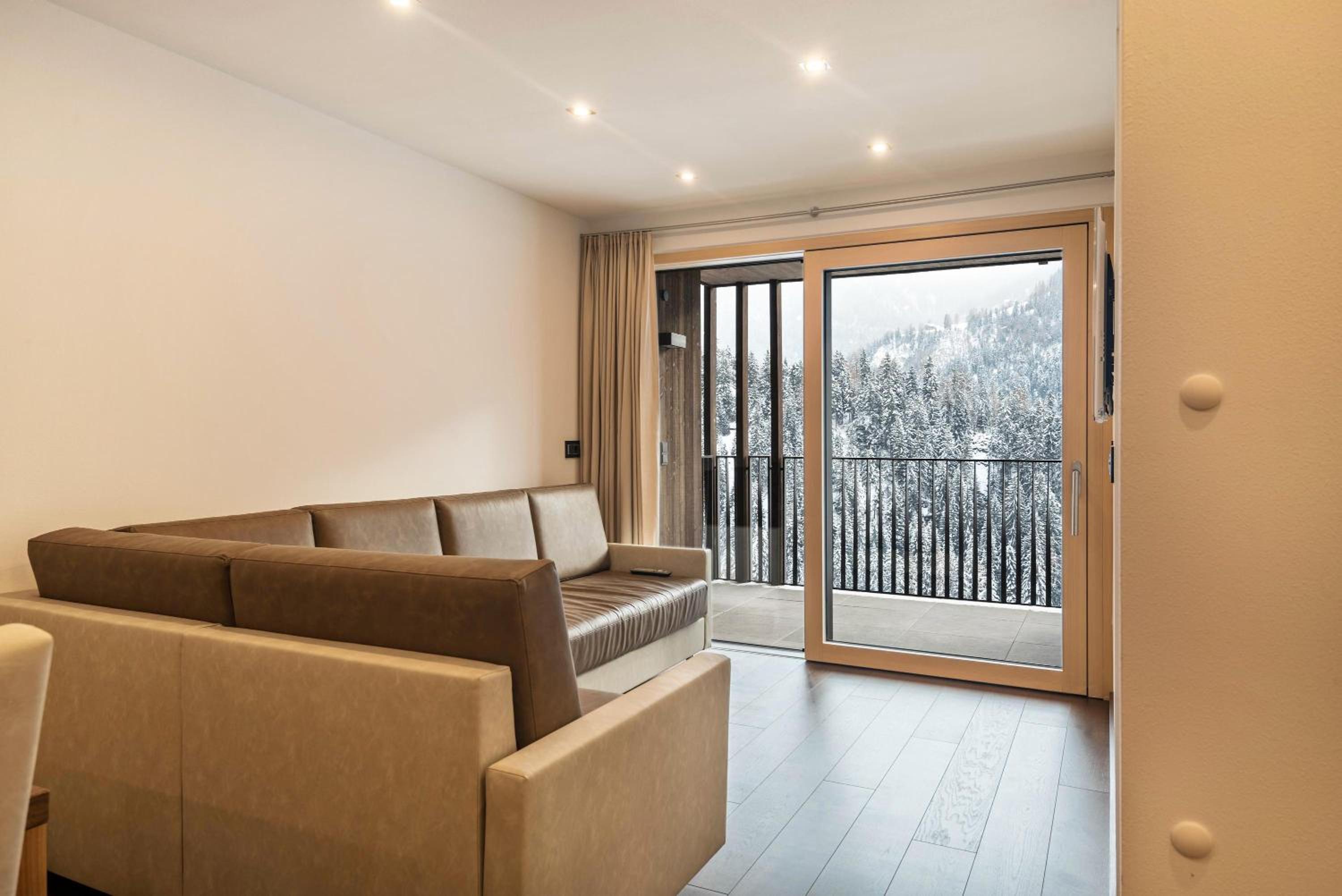Two-Bedroom Deluxe Apartment with Balcony