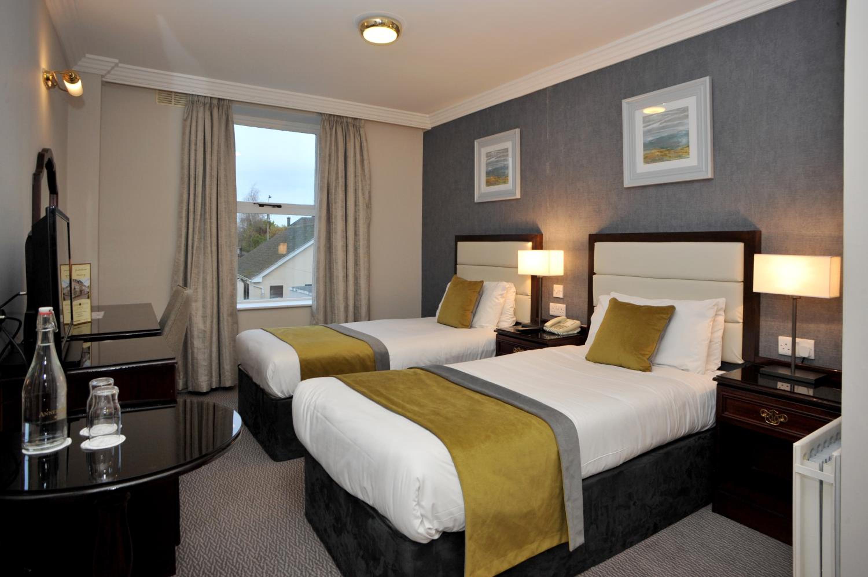 Standard Twin Room - Photo 1