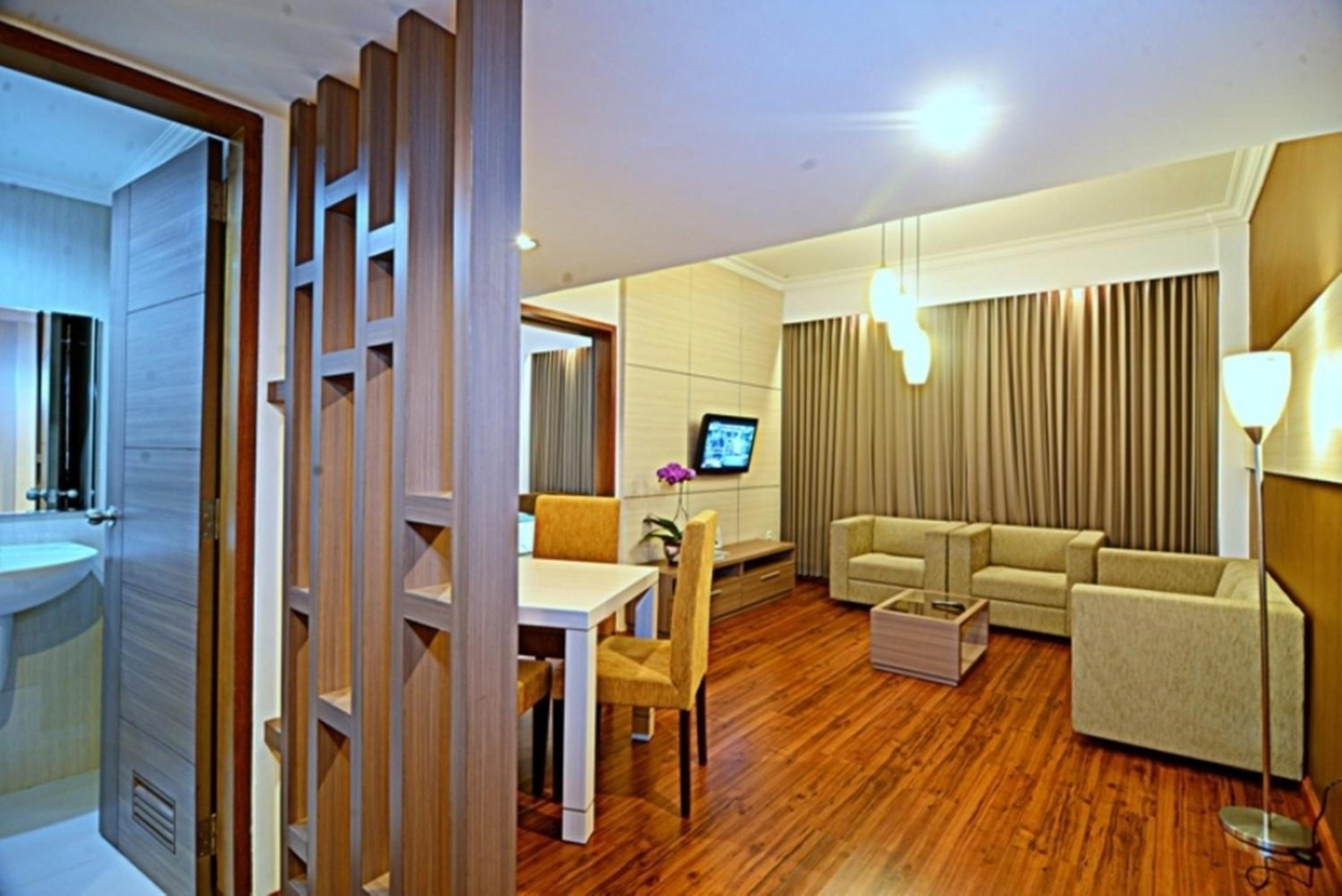 Suite - Photo 5