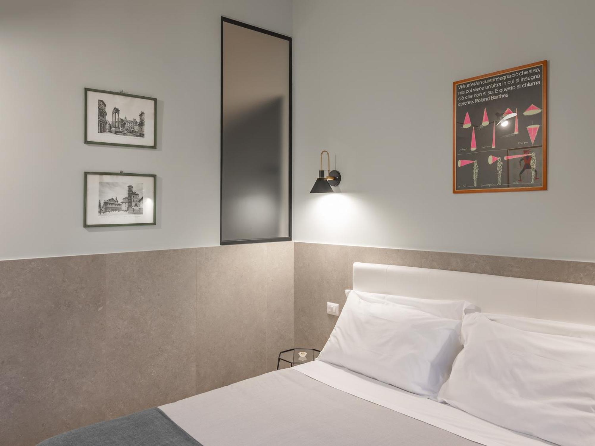 Deluxe Double Room with Private Bathroom - Photo 2