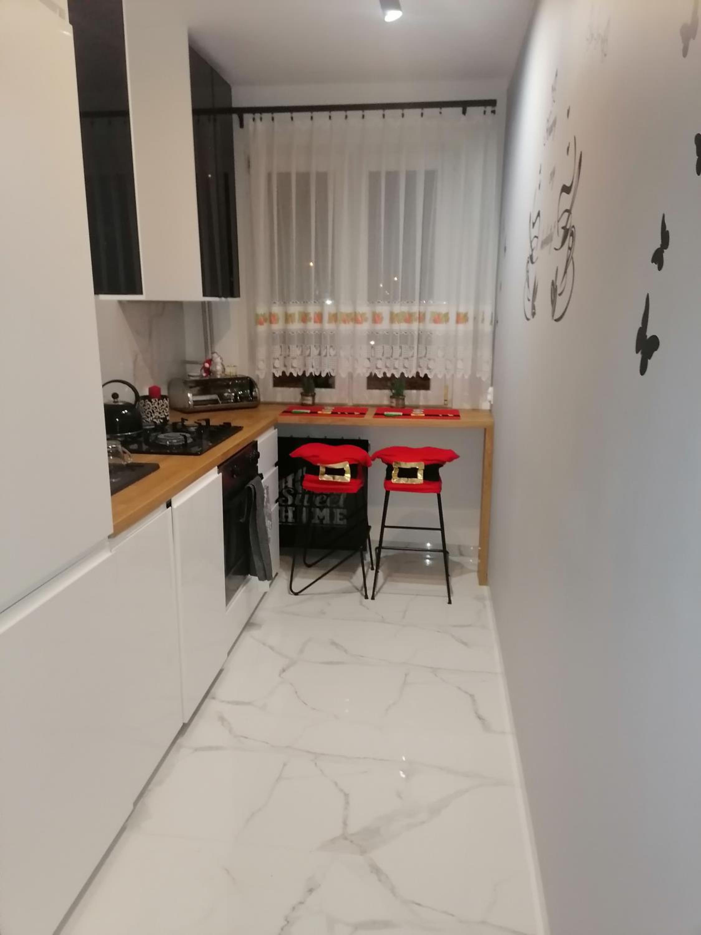One-Bedroom Apartment - Photo 8