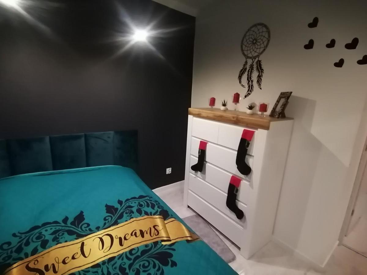 One-Bedroom Apartment - Photo 12