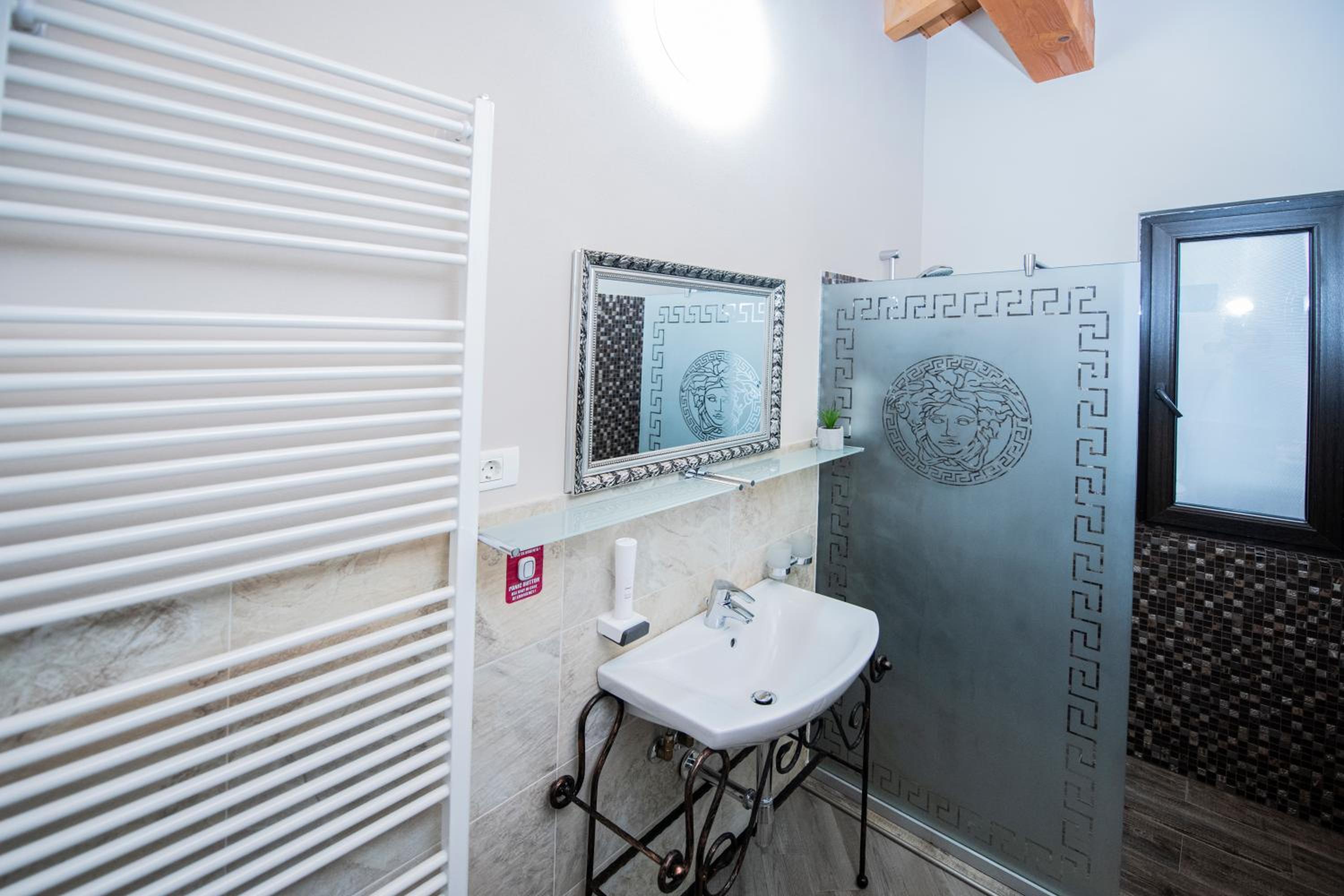 Deluxe Double Room with Balcony photo 2