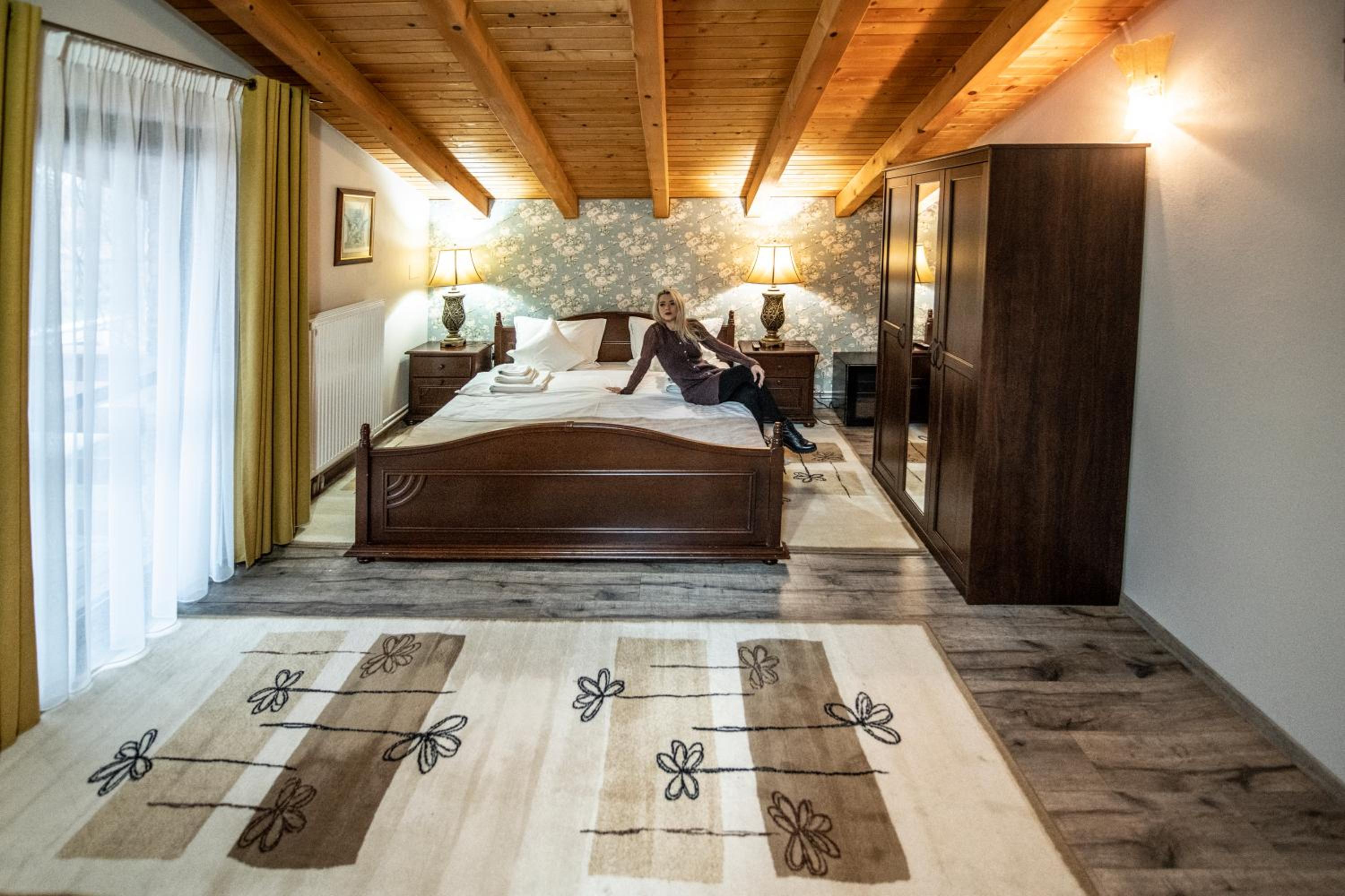 Deluxe Double Room with Balcony photo 3