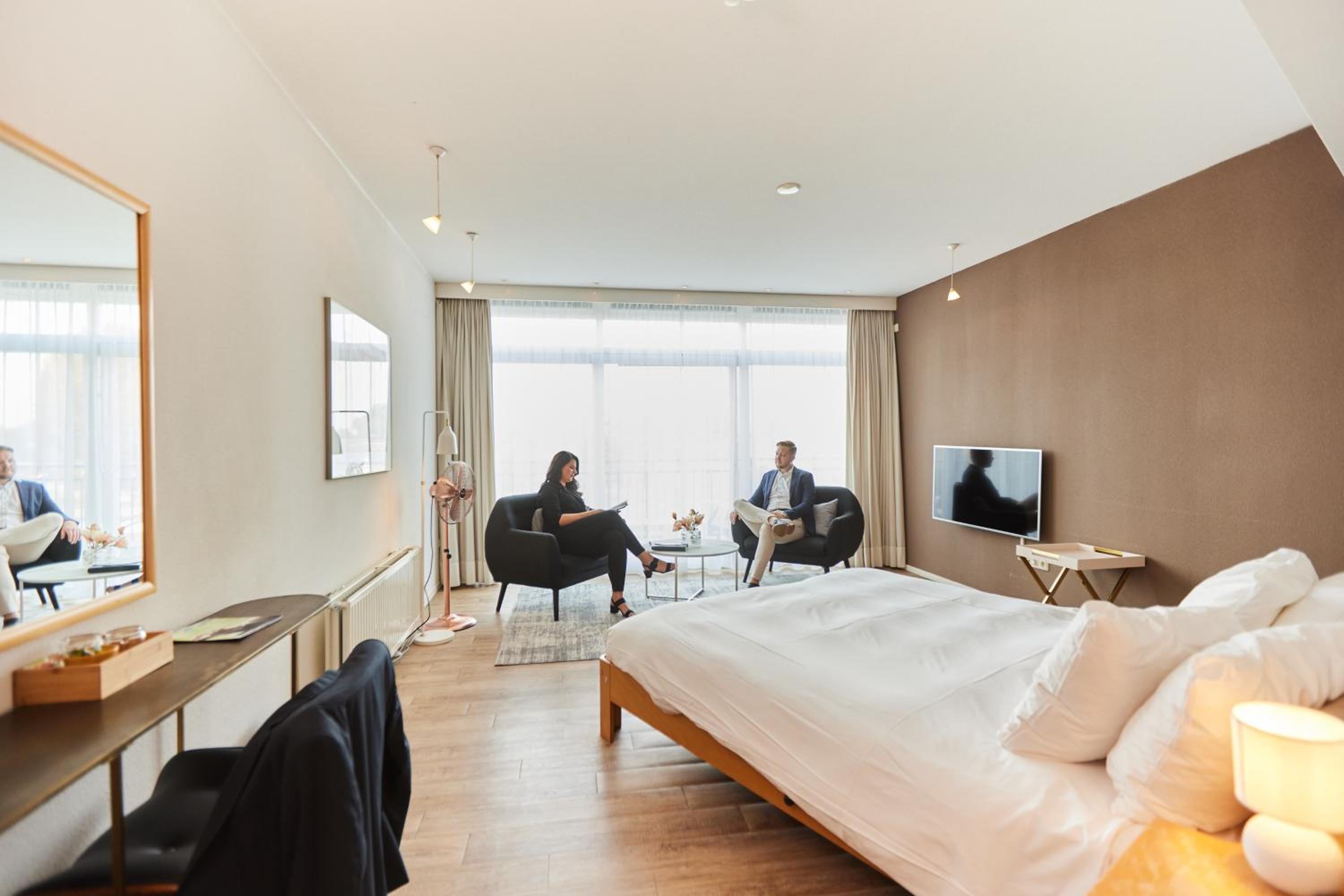 Suite with Lake View photo 3
