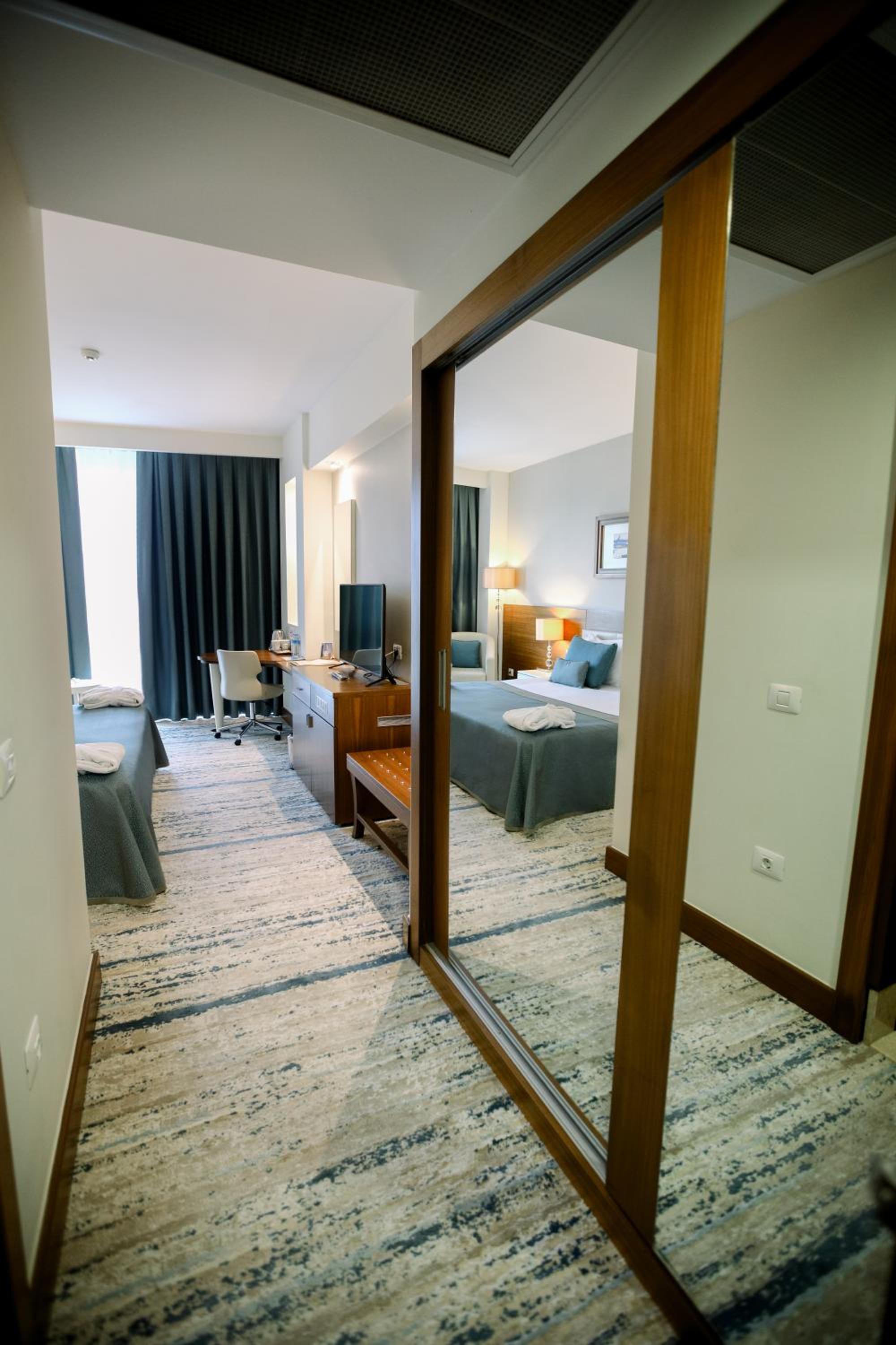 Standard Double or Twin Room - Photo 5