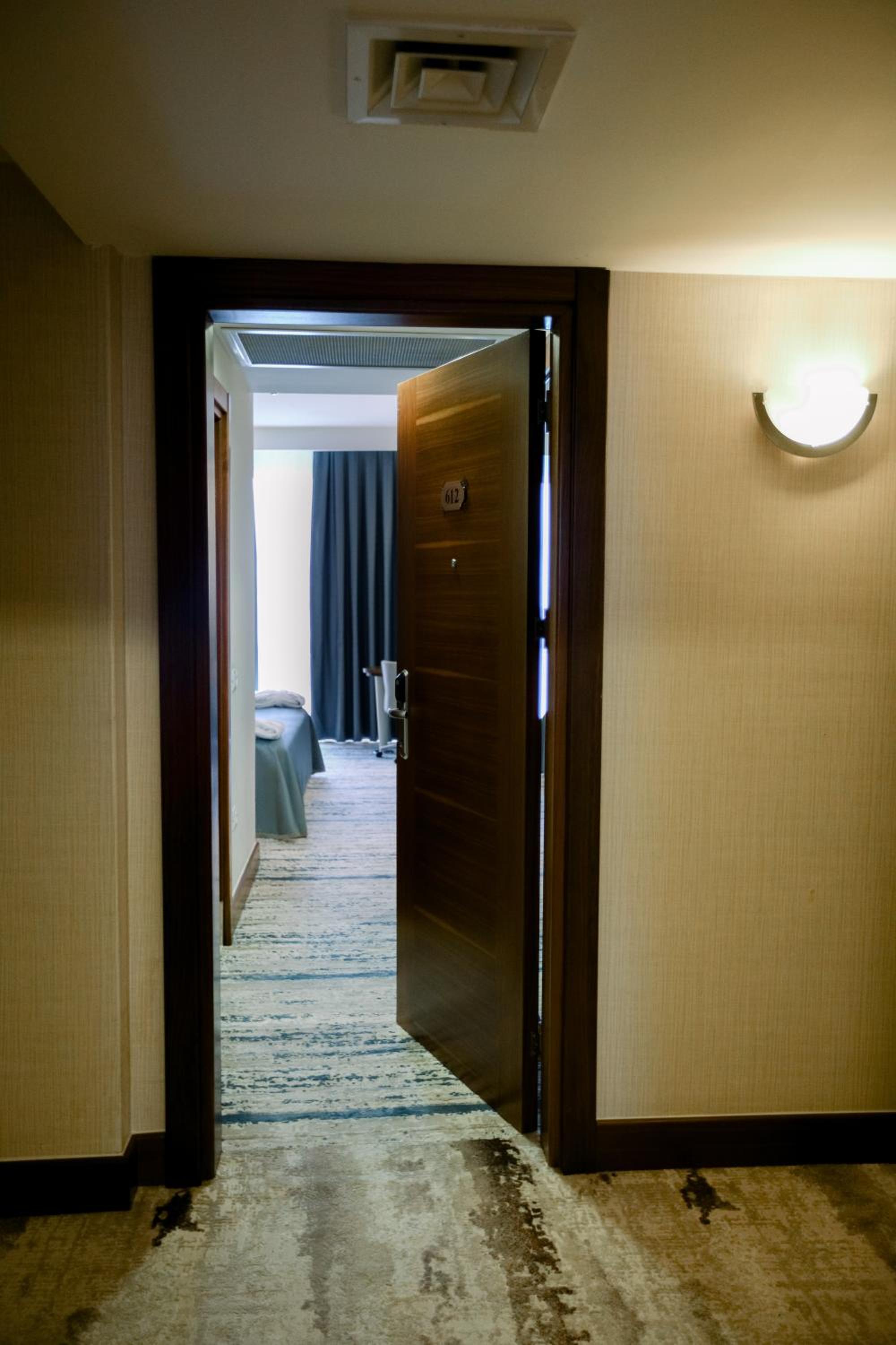 Standard Double or Twin Room - Photo 2