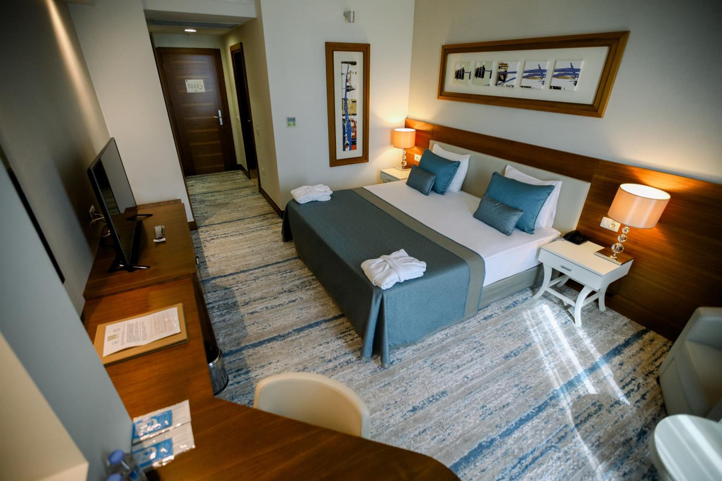 Standard Double or Twin Room - Photo 1