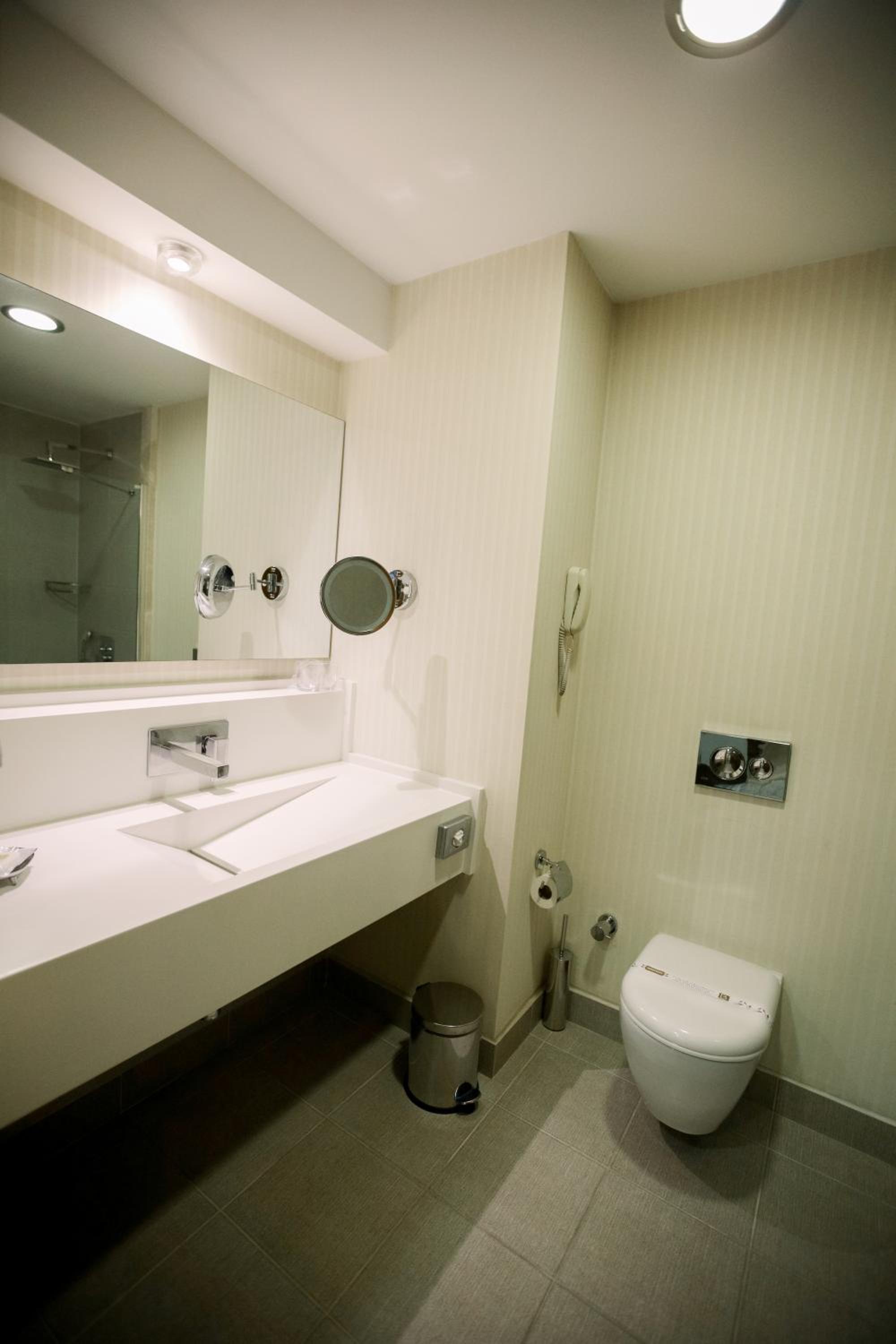 Standard Double or Twin Room - Photo 8