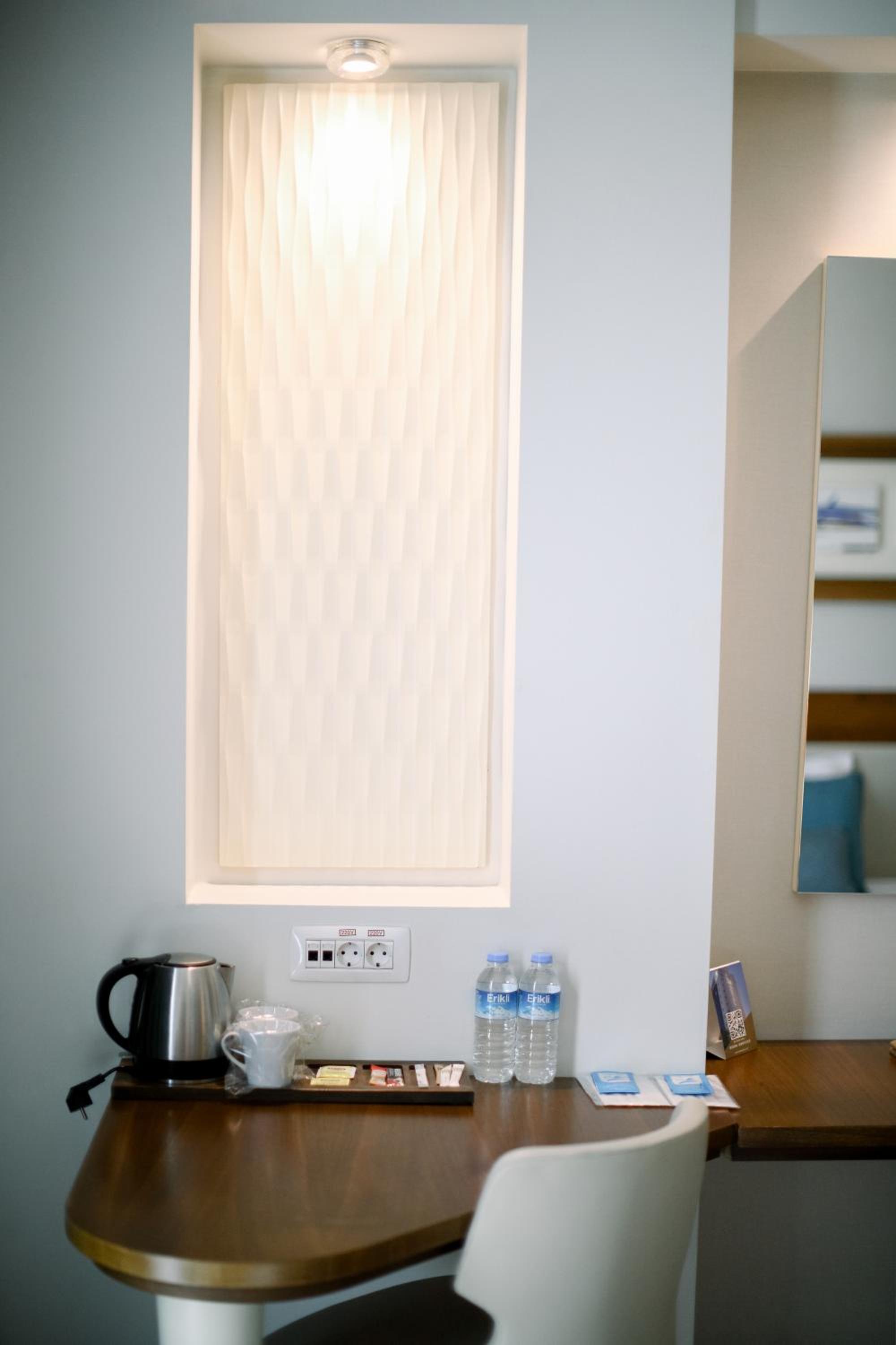 Standard Double or Twin Room - Photo 11