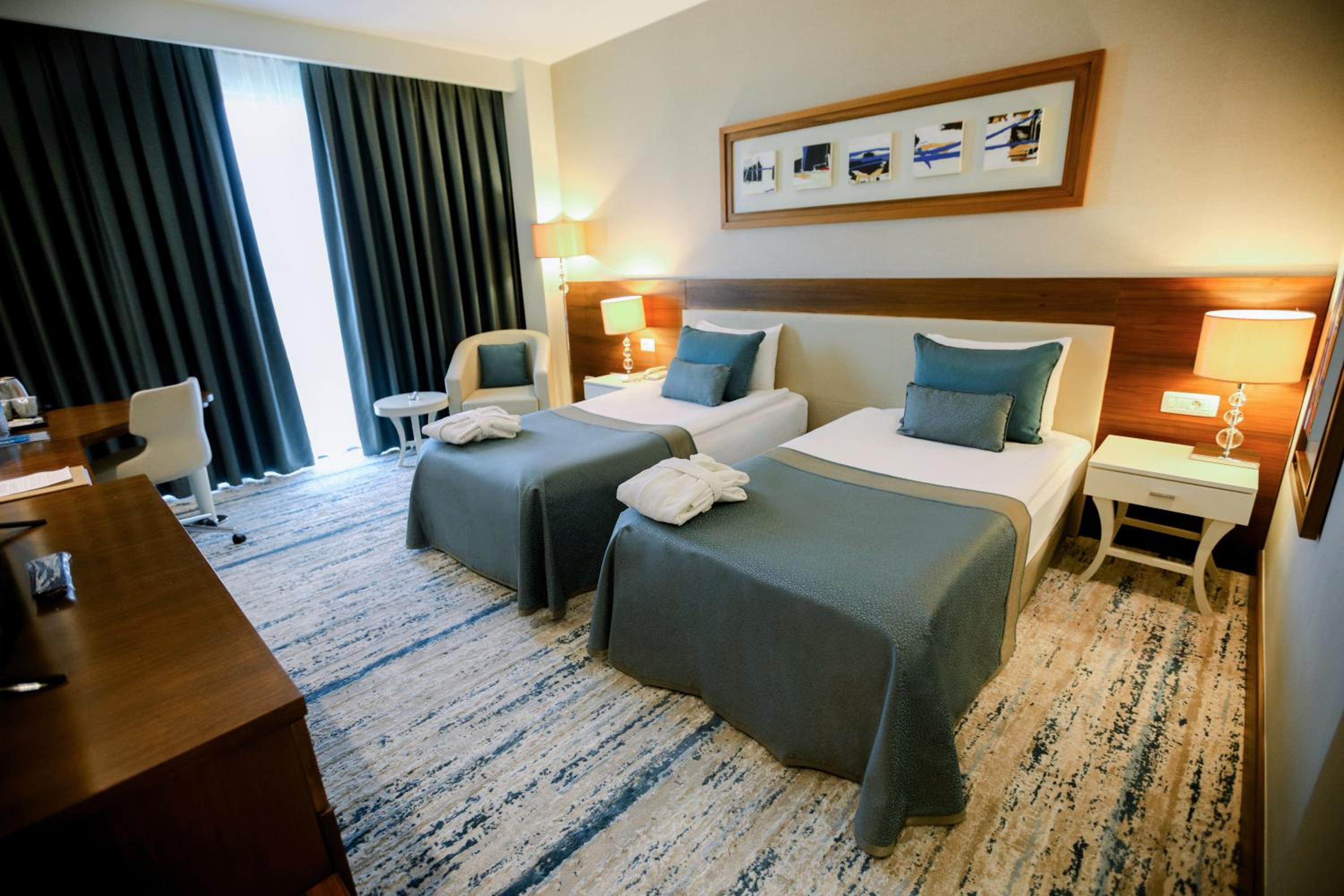 Standard Double or Twin Room - Photo 10
