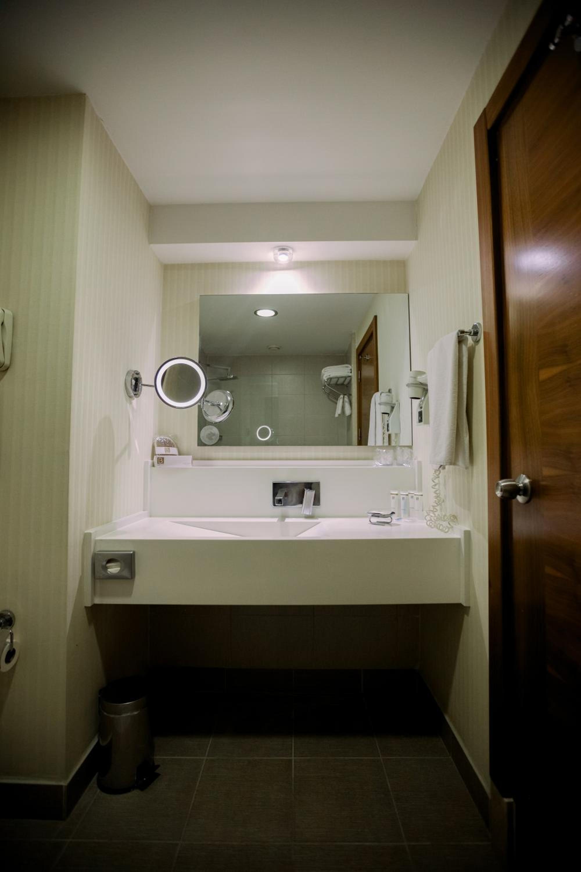 Standard Double or Twin Room - Photo 9