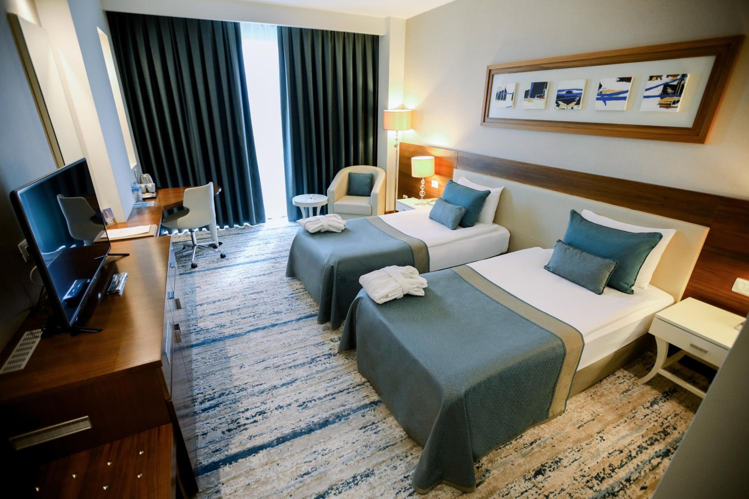 Standard Double or Twin Room - Photo 17