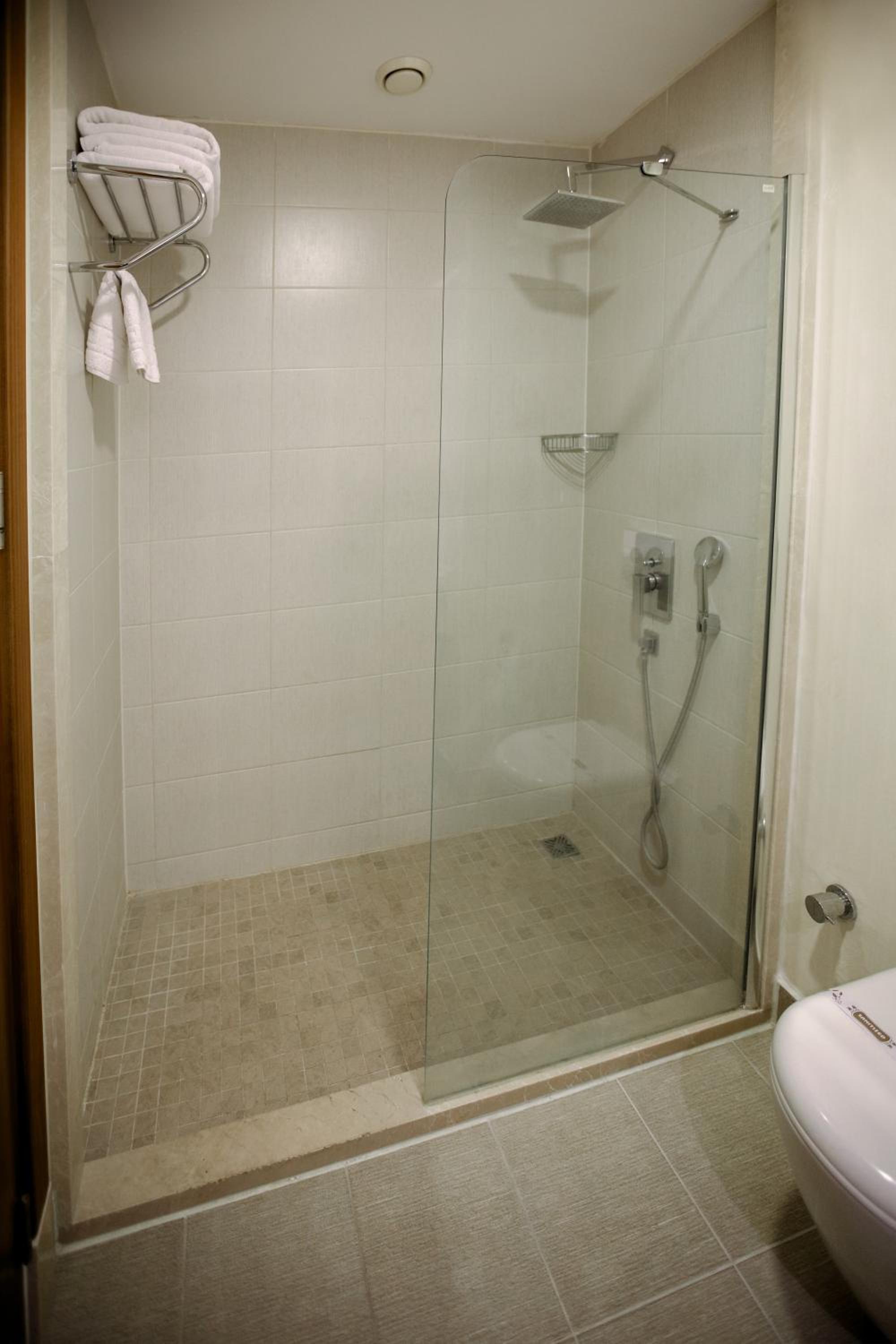 Standard Double or Twin Room - Photo 15