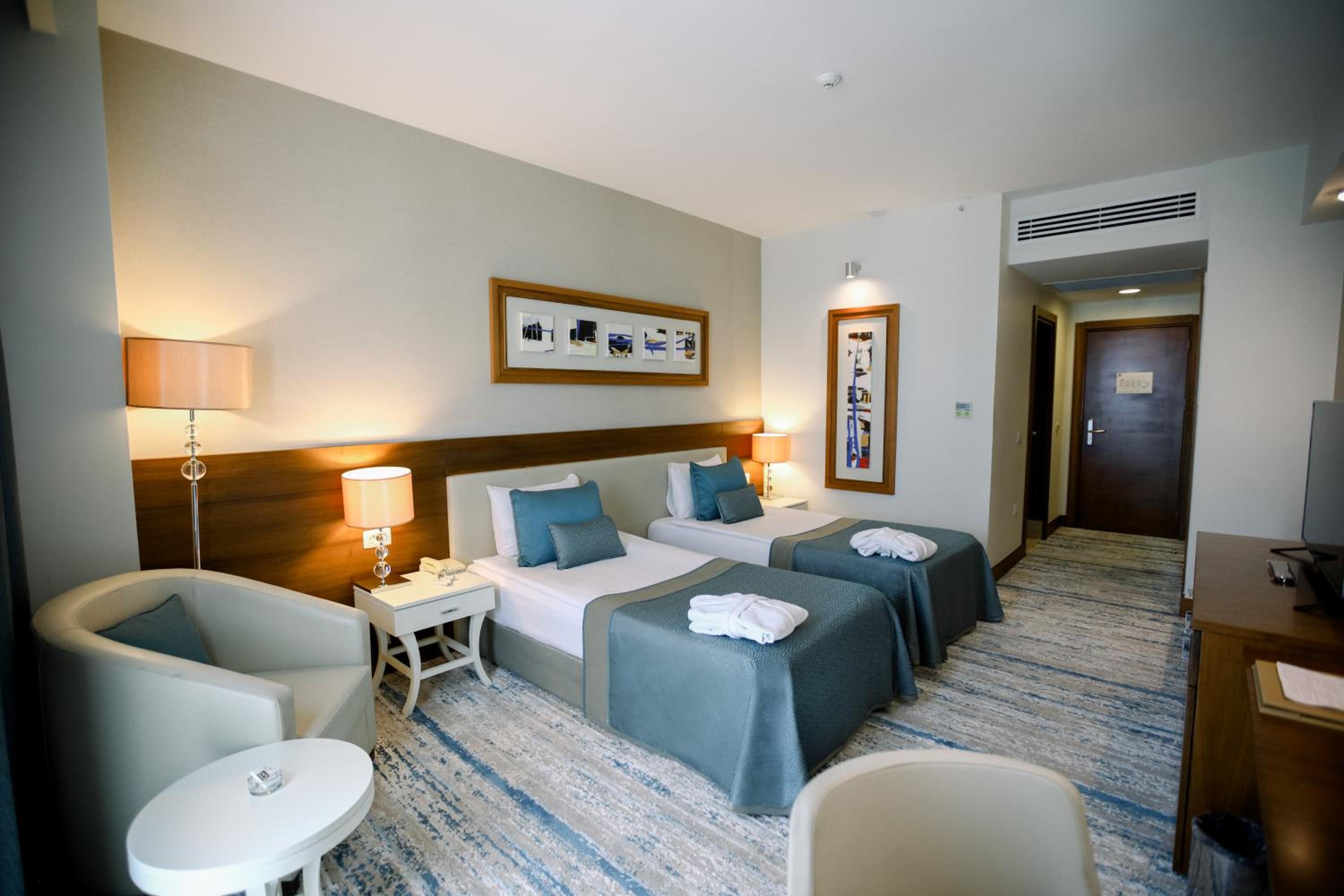 Standard Double or Twin Room - Photo 13