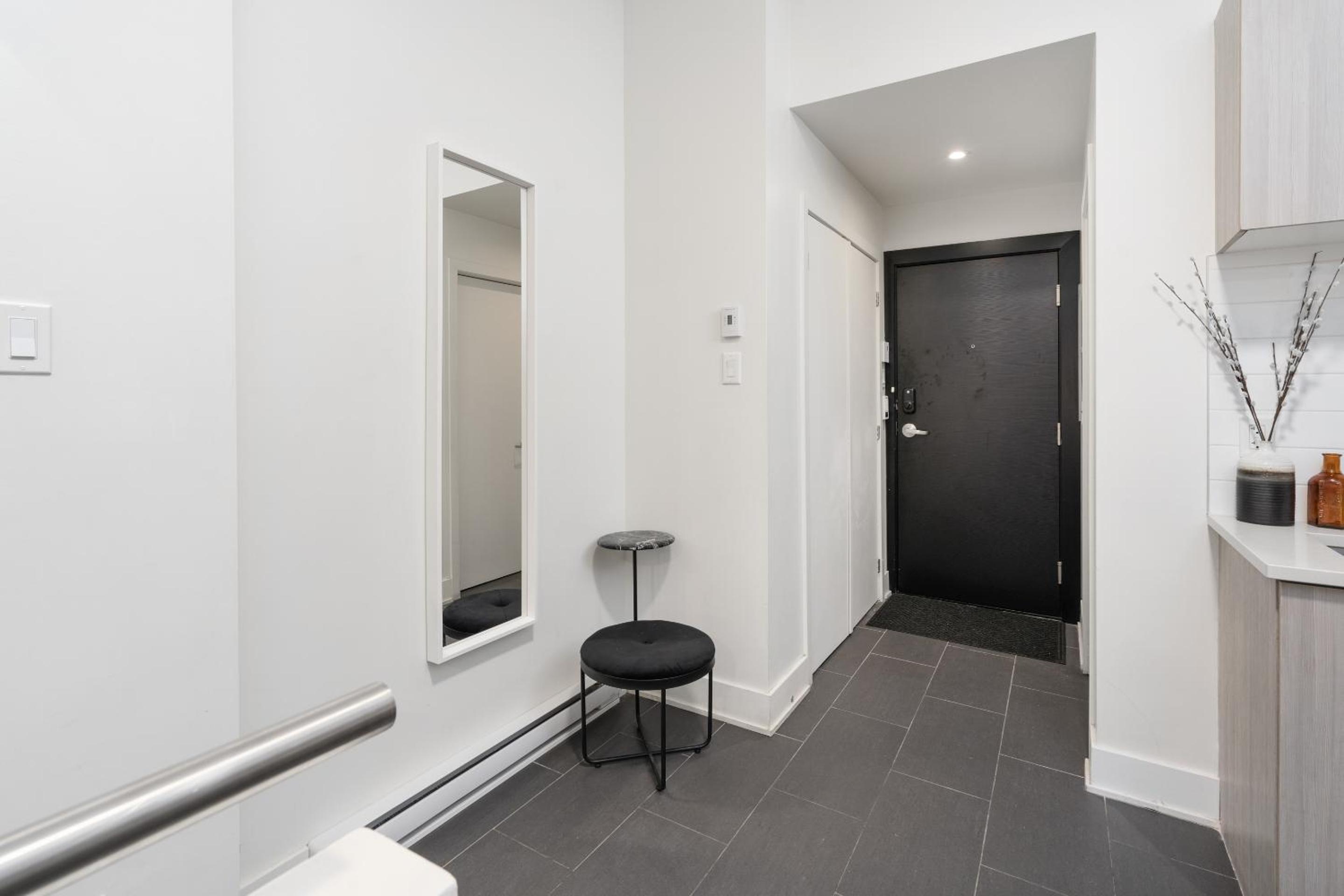 Apartment - Split Level - Photo 19