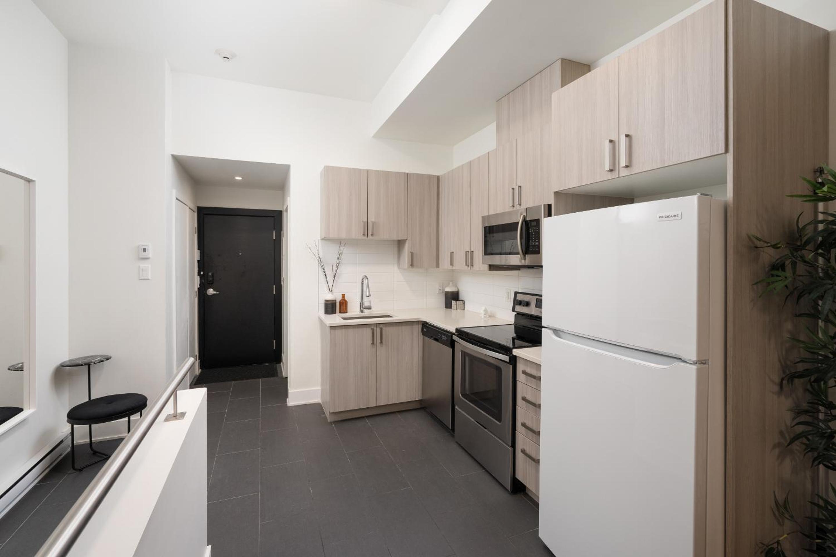 Apartment - Split Level - Photo 10