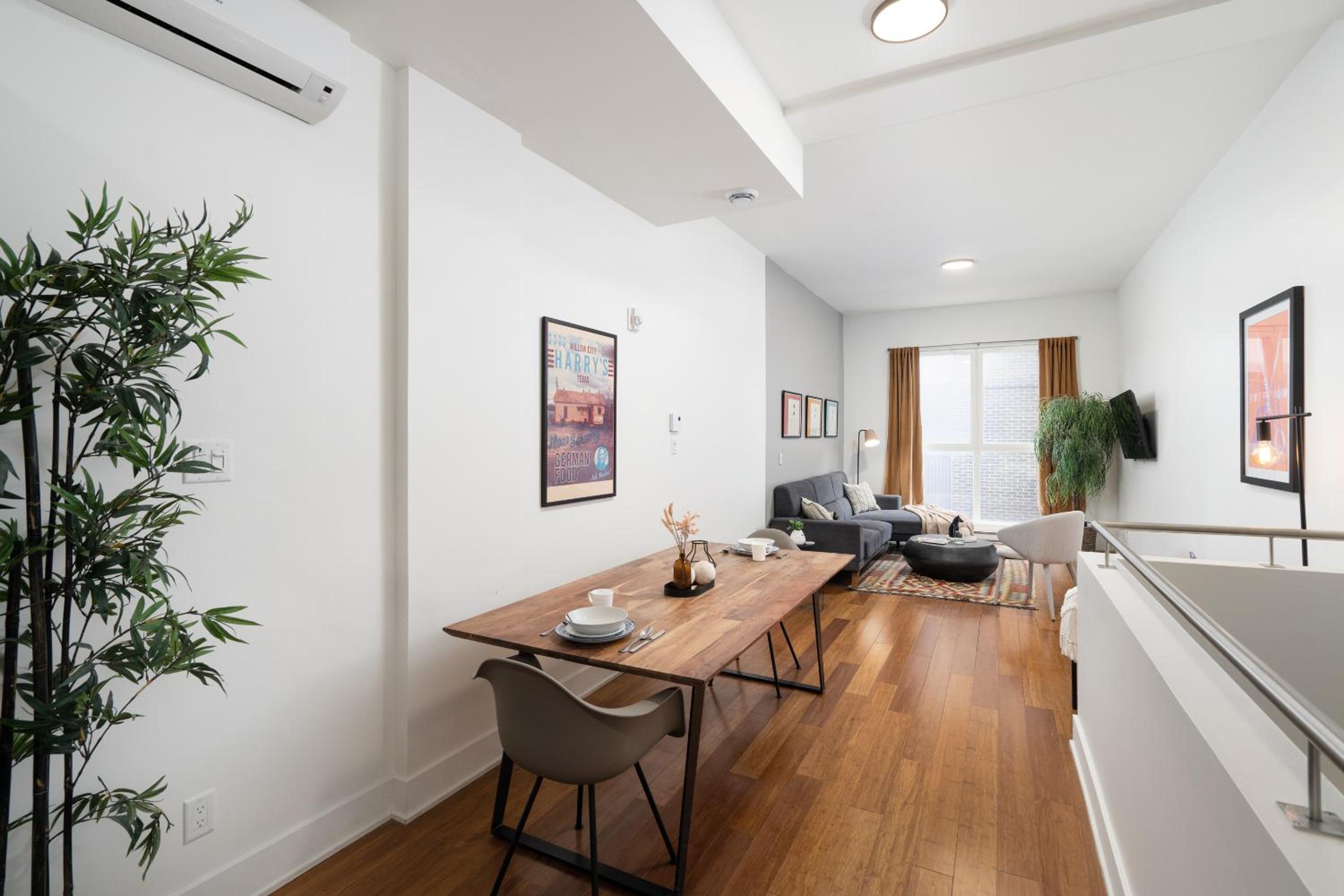 Apartment - Split Level - Photo 15