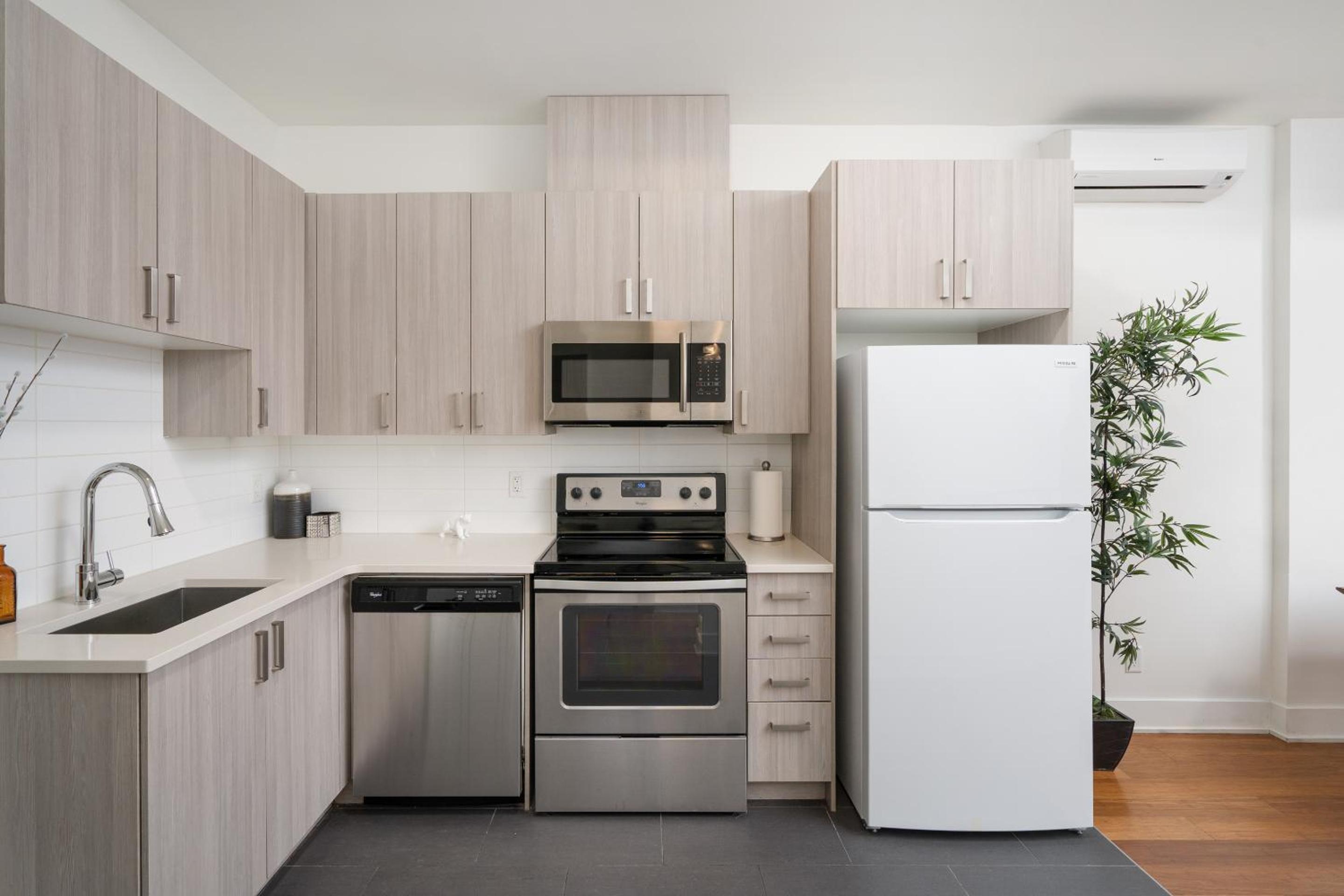 Apartment - Split Level - Photo 9