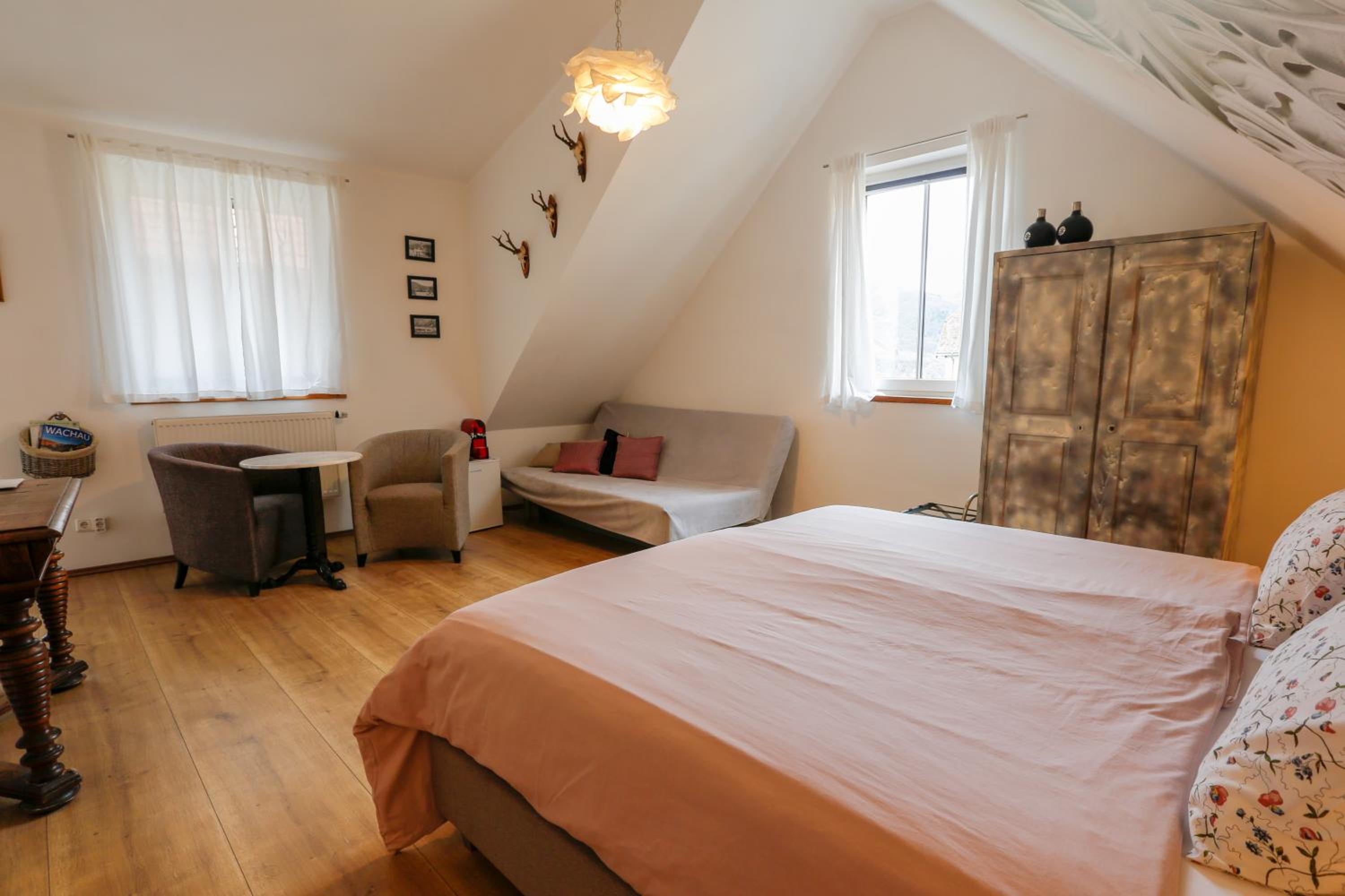 Deluxe Double Room with Extra Bed photo 3