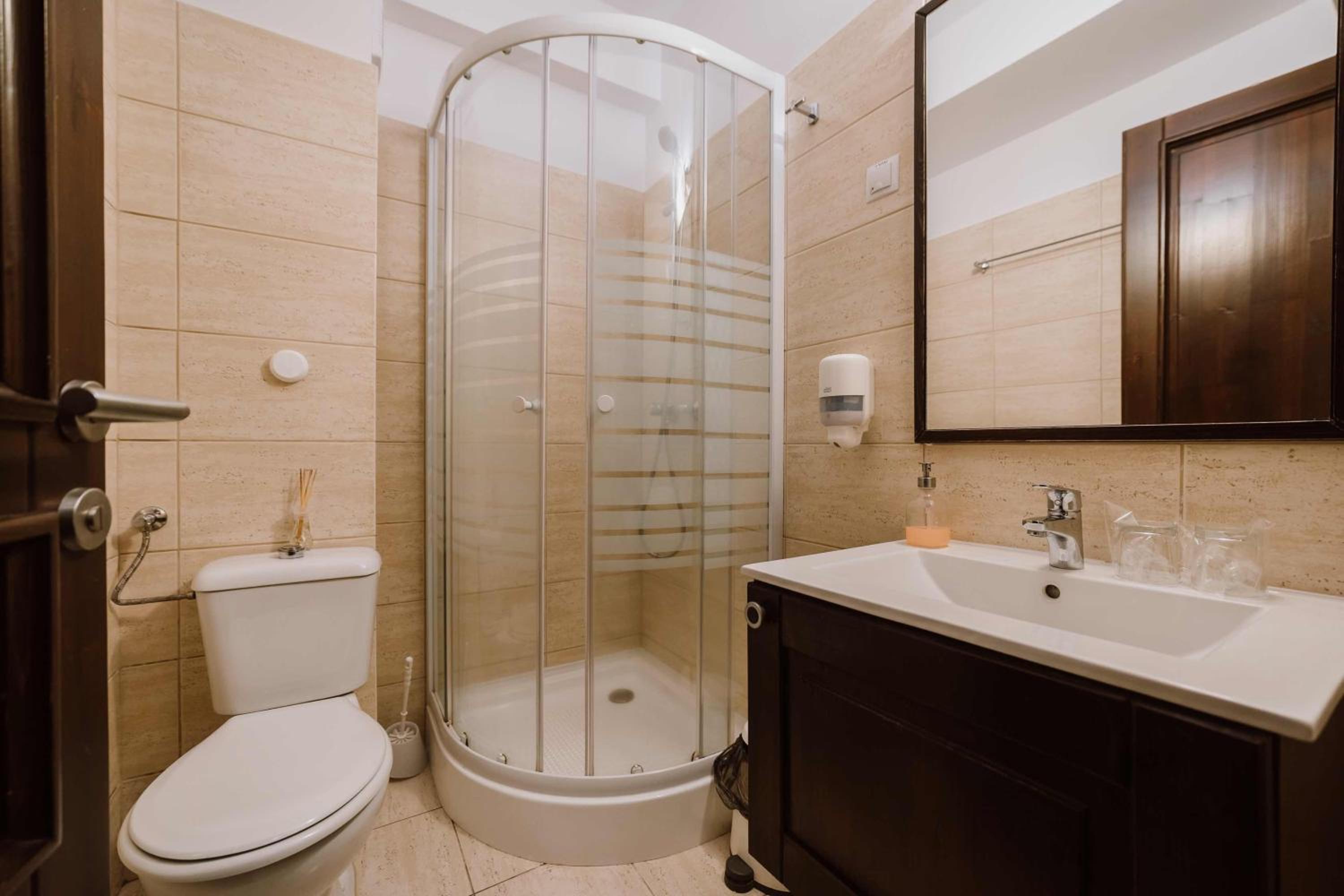 Suite - Photo 9