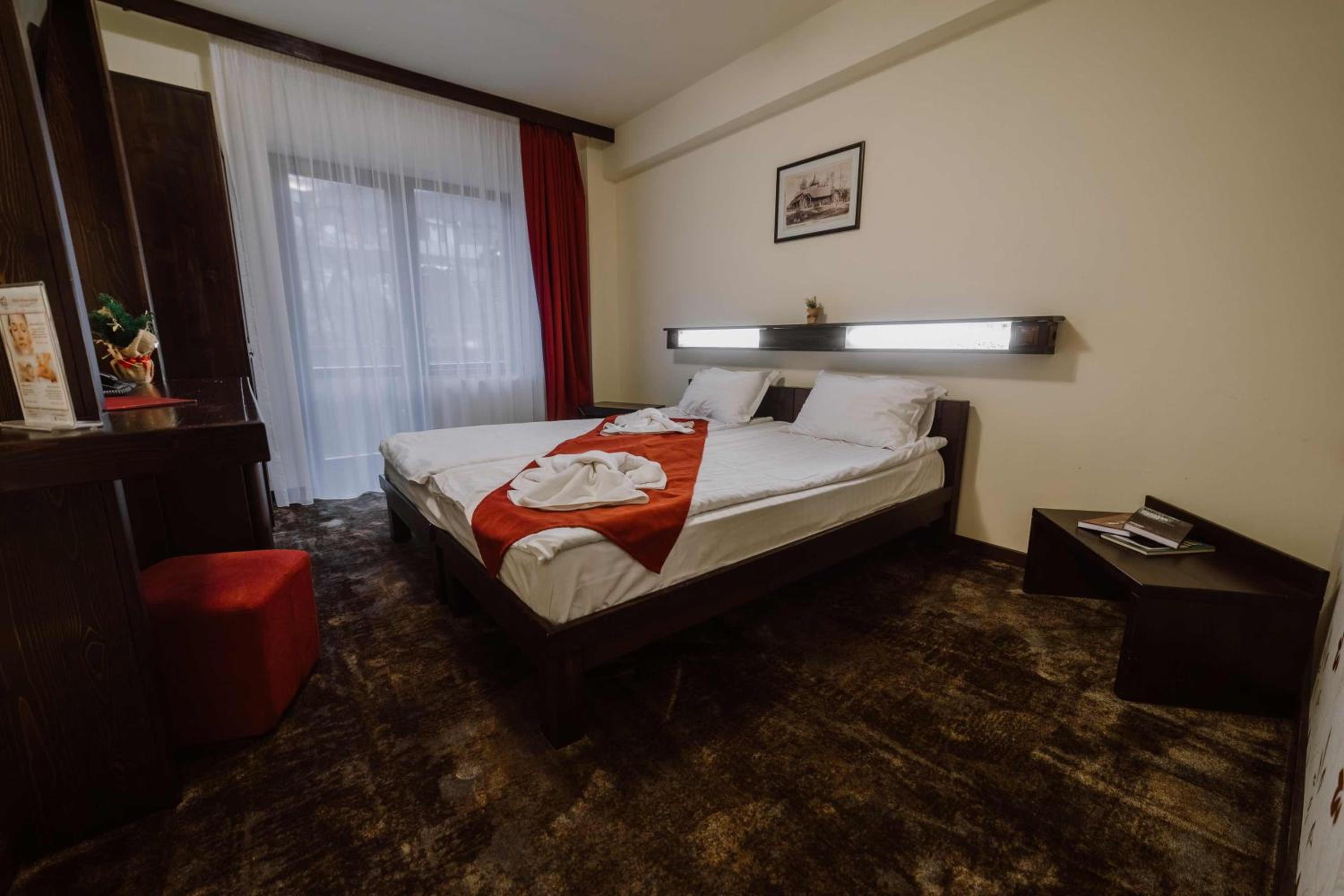 Standard Double or Twin Room photo 1