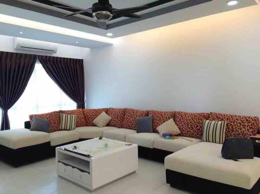 Three-Bedroom Apartment photo 1