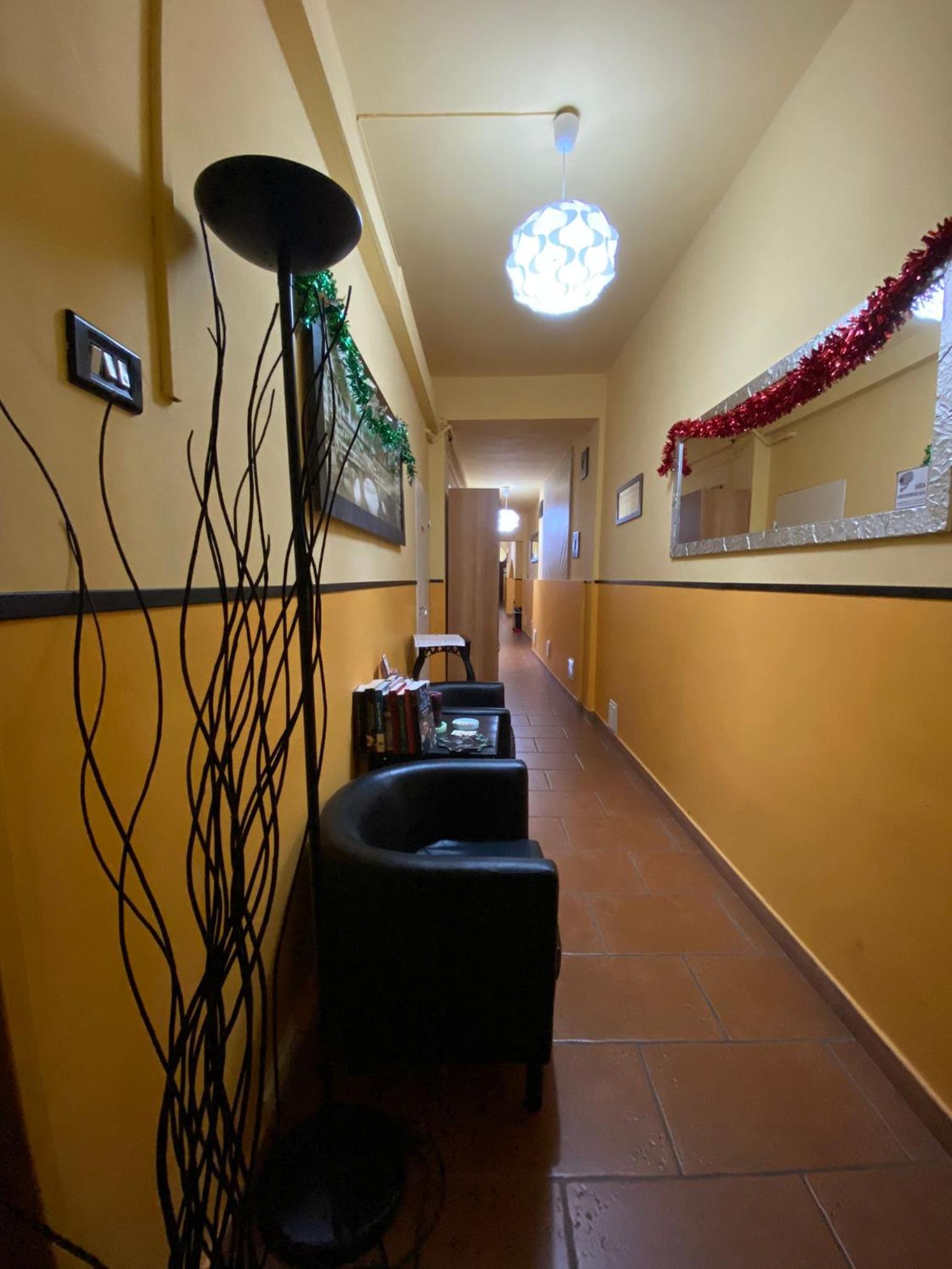 Standard Twin Room with Shared Bathroom photo 2