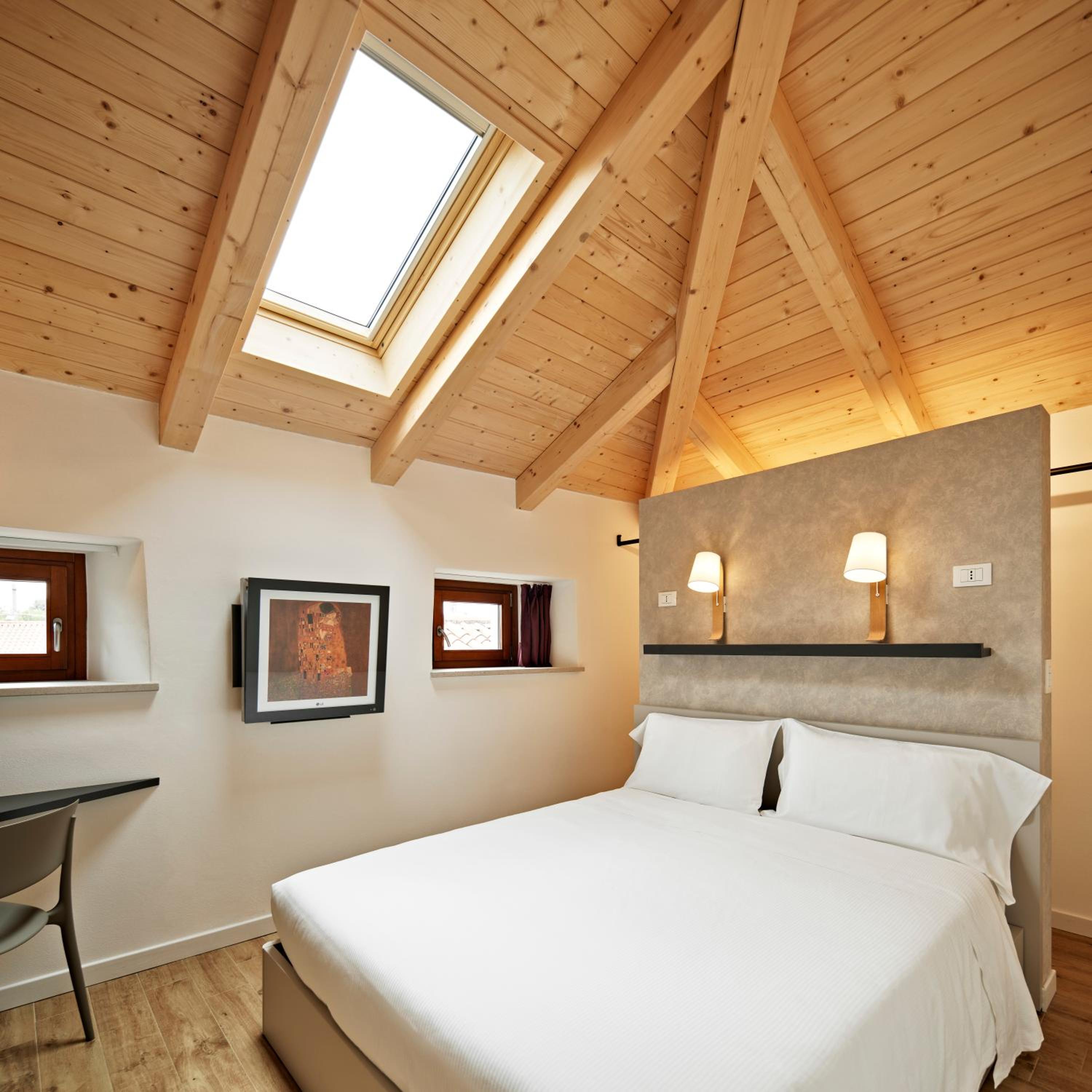 Double Room - Photo 10
