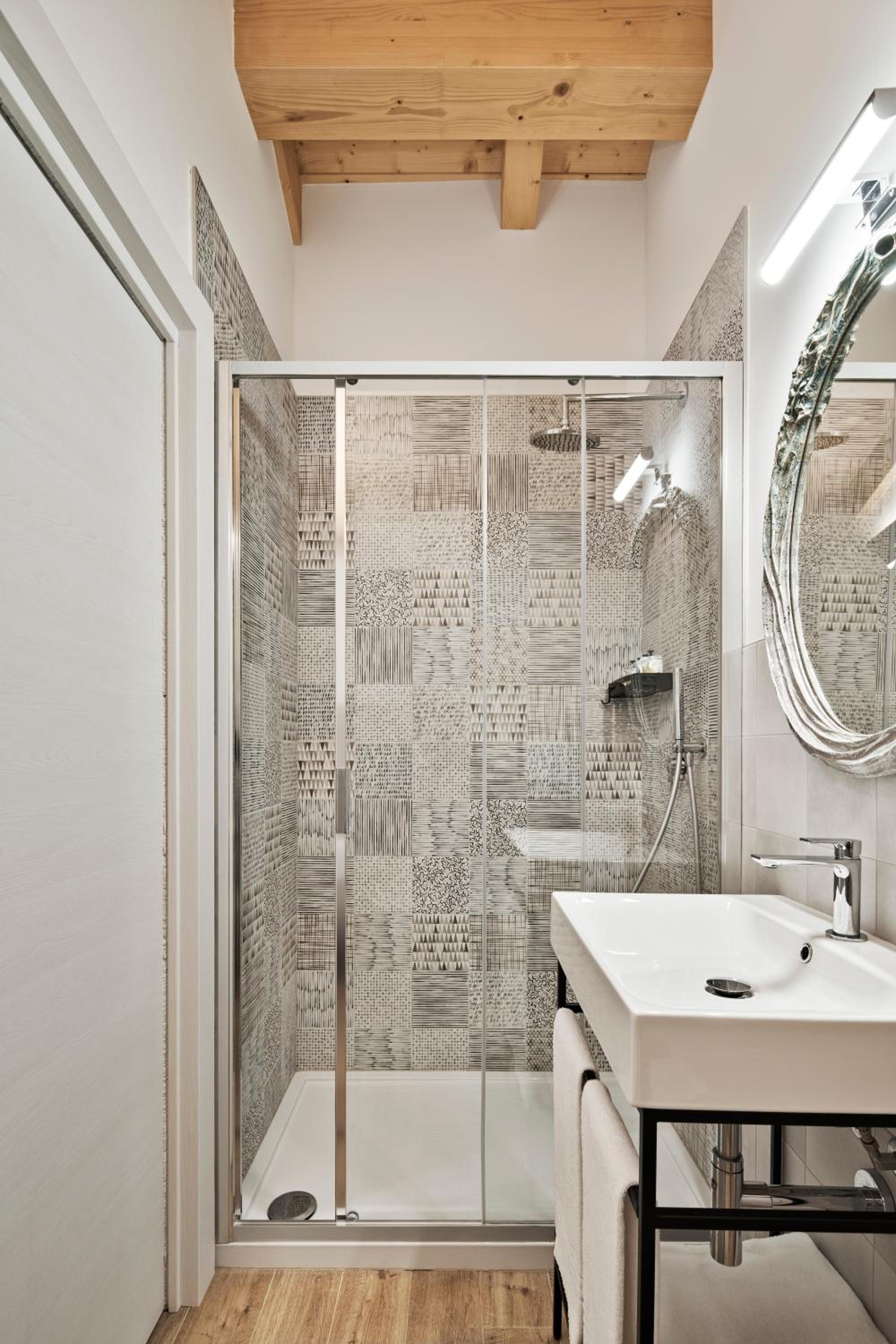Deluxe Double or Twin Room photo 3