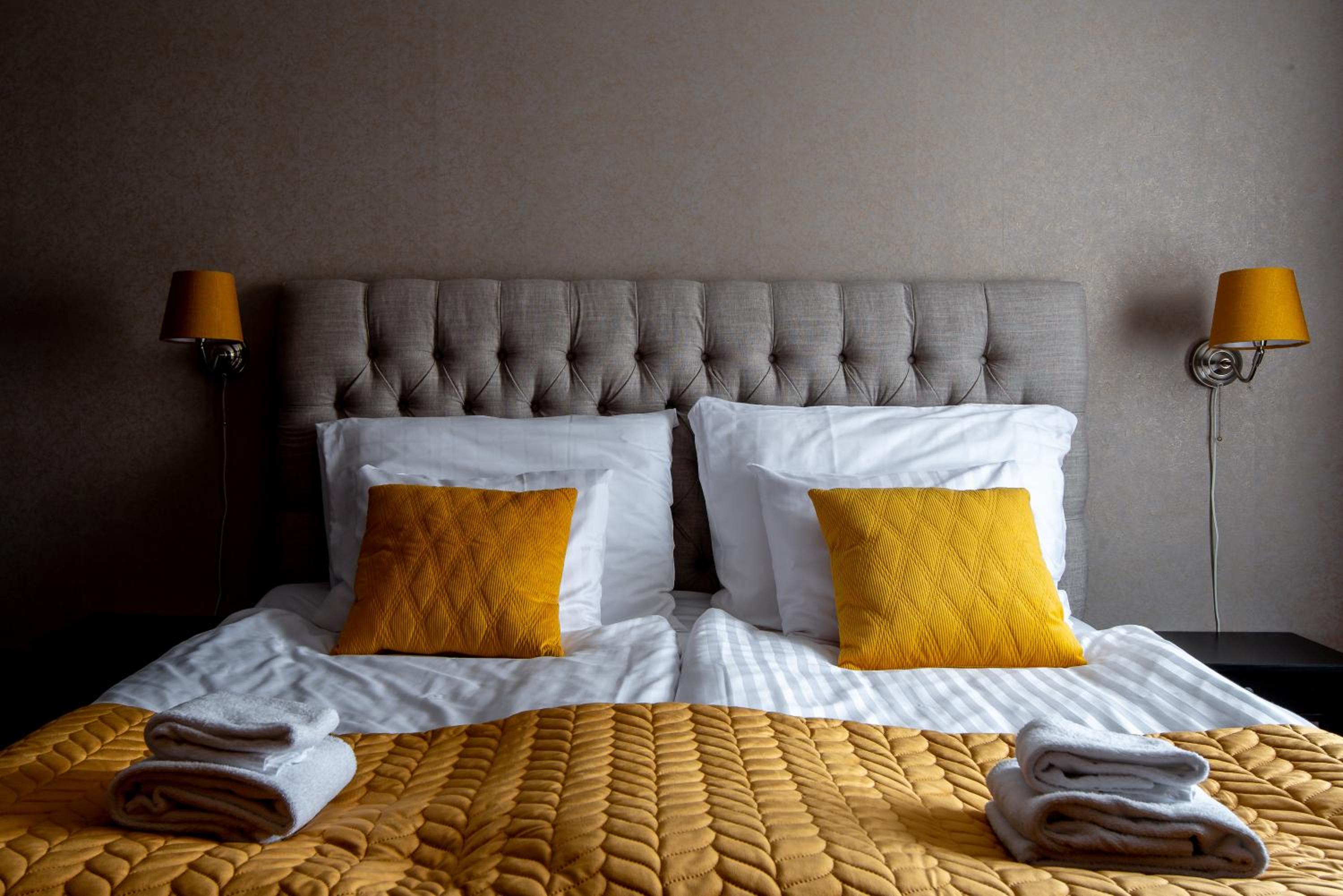 Queen Room photo 1