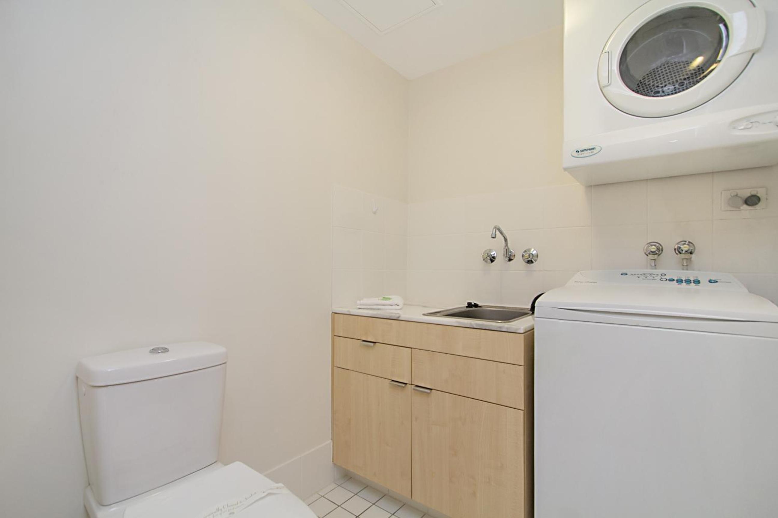 One-Bedroom Apartment with Ocean View - Photo 9