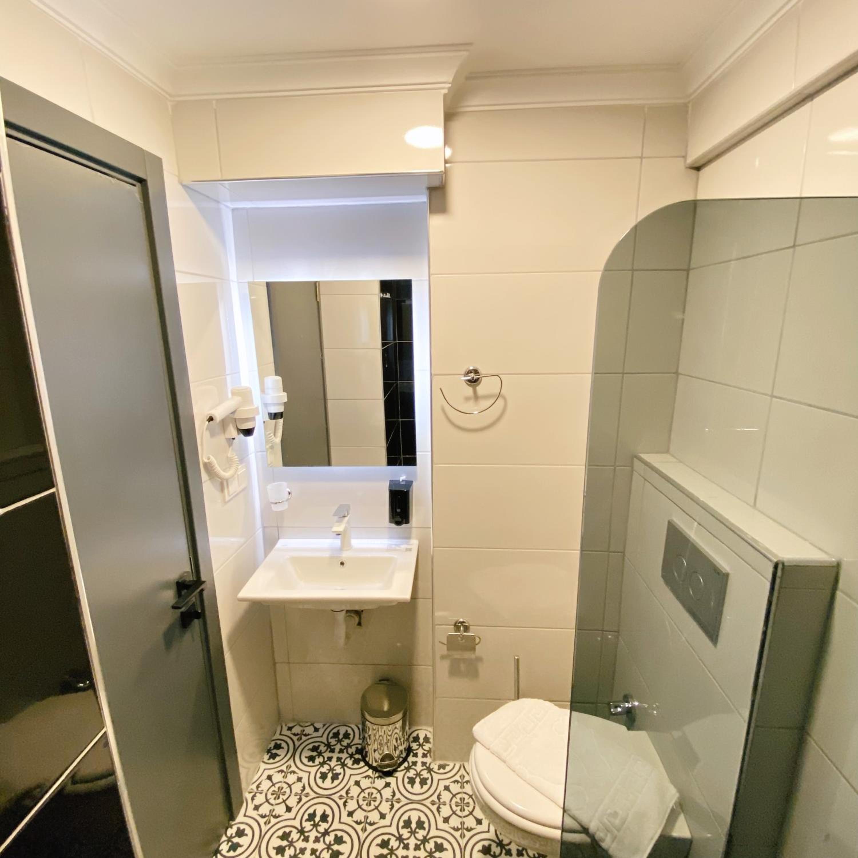 Small Double Room - Photo 3