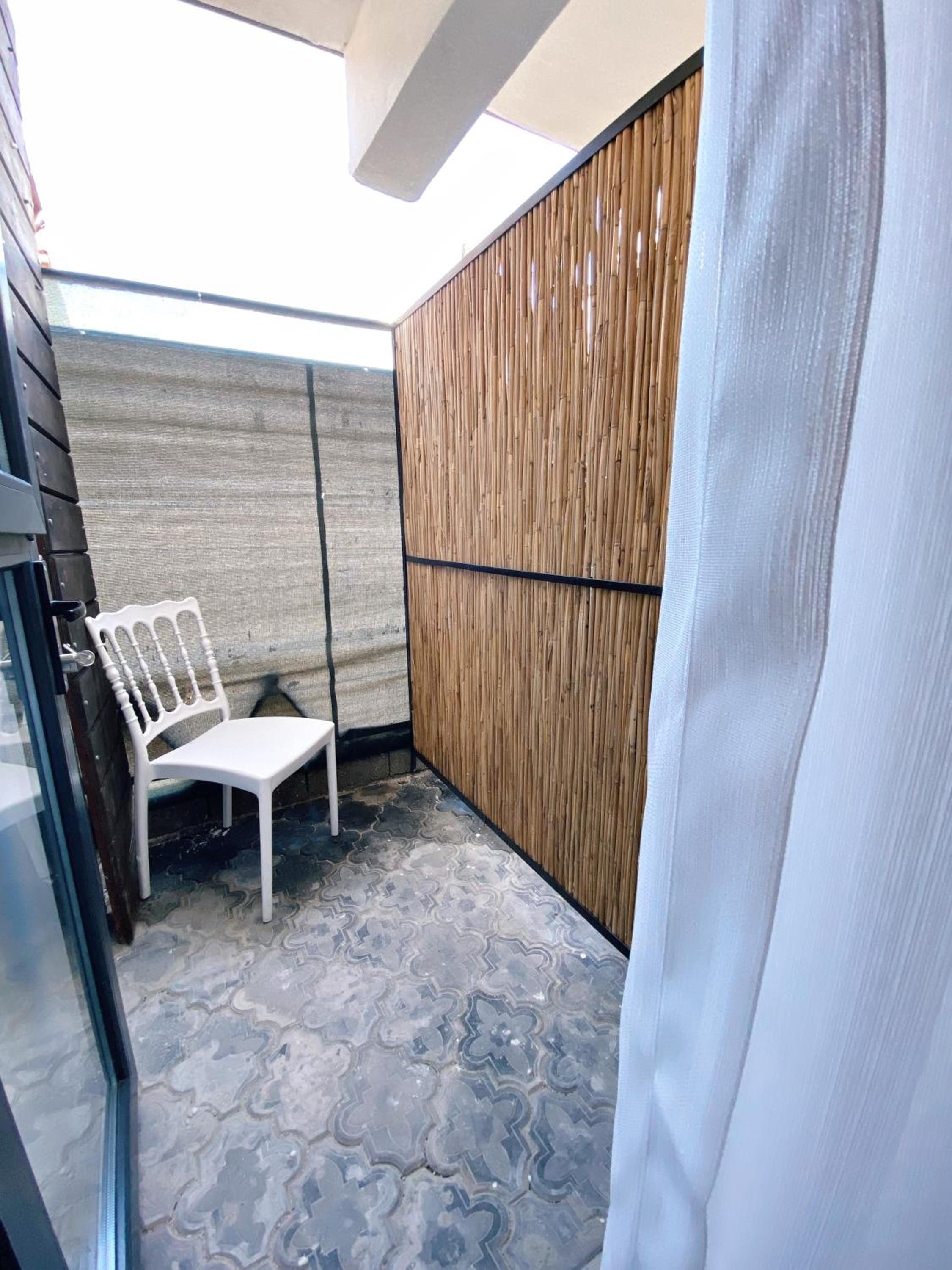 Small Double Room - Photo 6