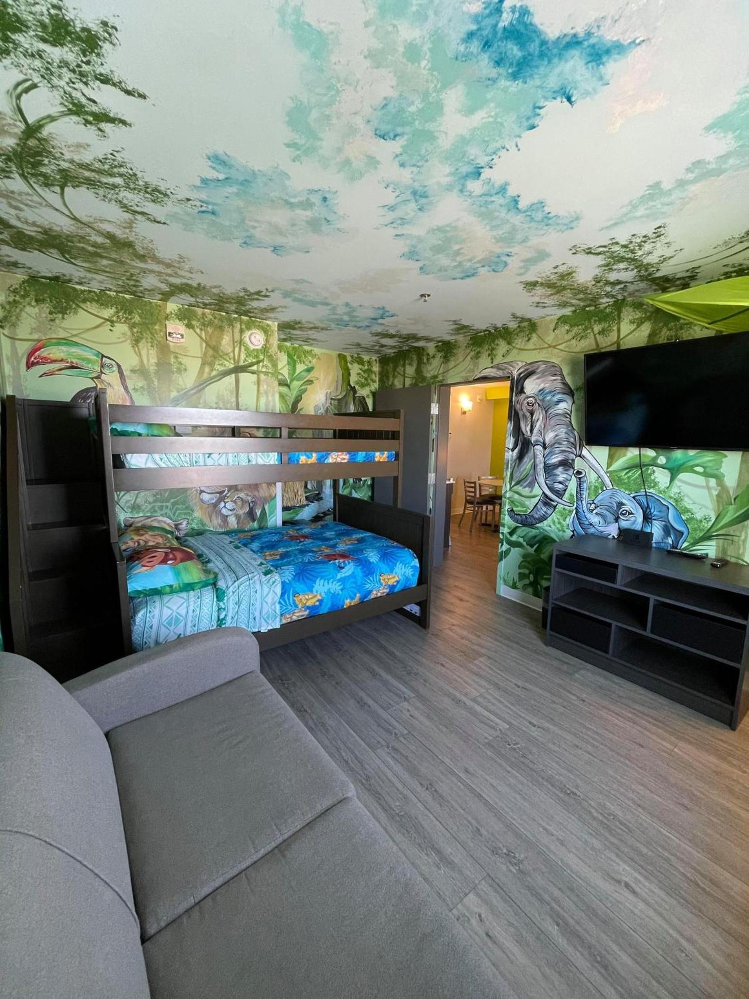 One-Bedroom Efficiency King Room - Jungle Theme/Non-Smoking - Photo 3