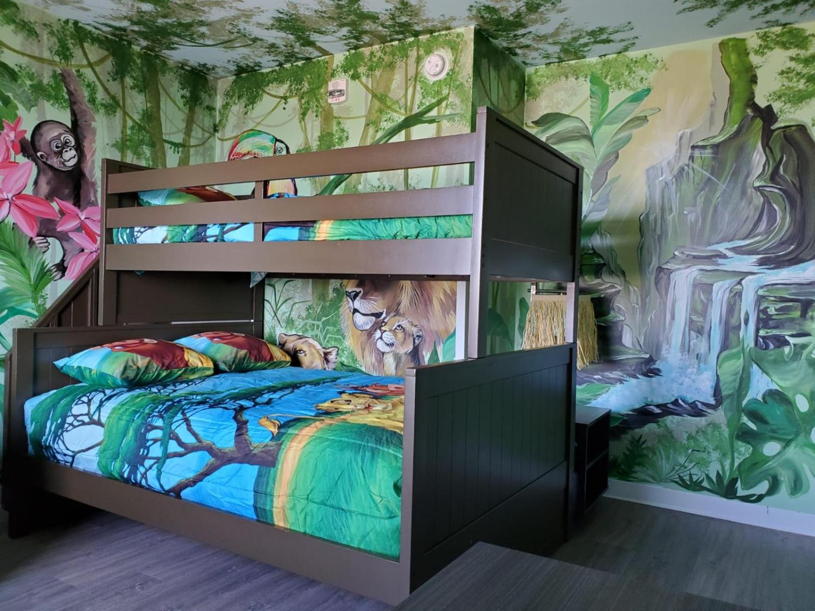 One-Bedroom Efficiency King Room - Jungle Theme/Non-Smoking - Photo 18