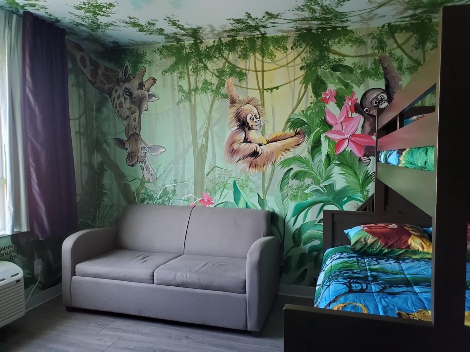 One-Bedroom Efficiency King Room - Jungle Theme/Non-Smoking - Photo 19