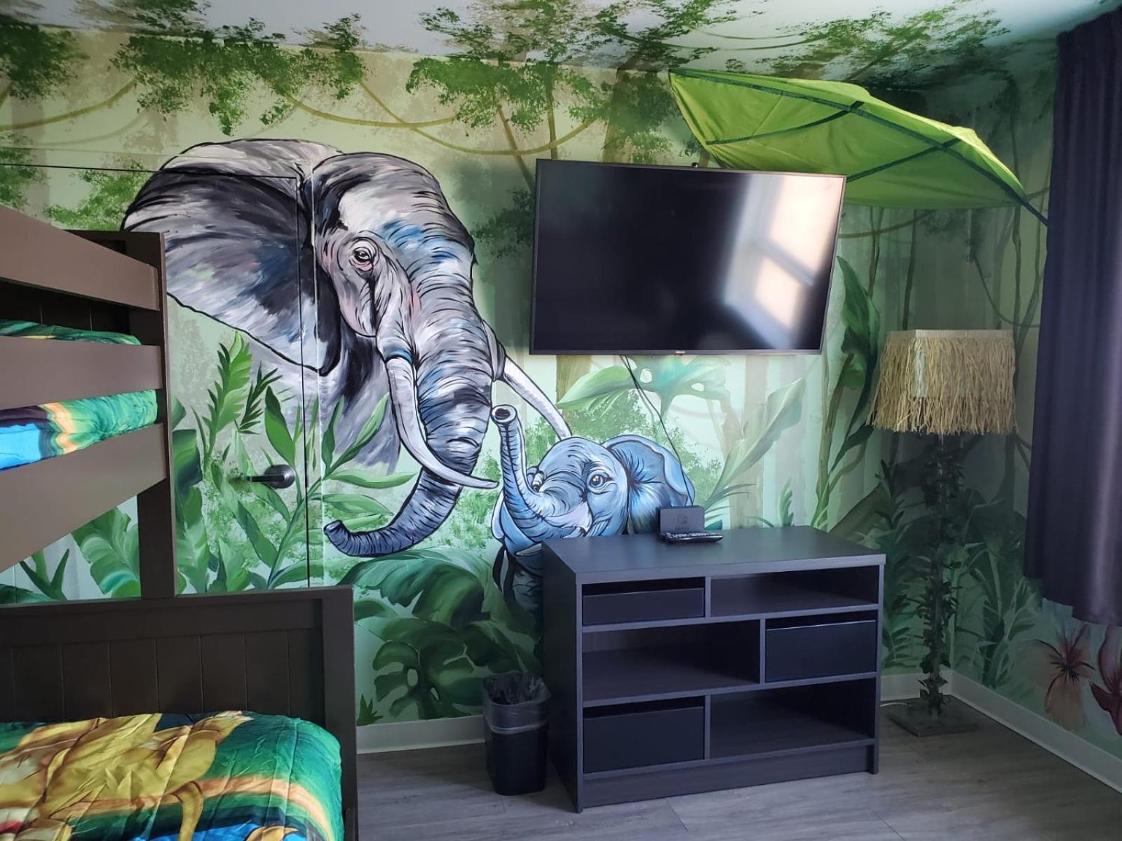 One-Bedroom Efficiency King Room - Jungle Theme/Non-Smoking - Photo 20