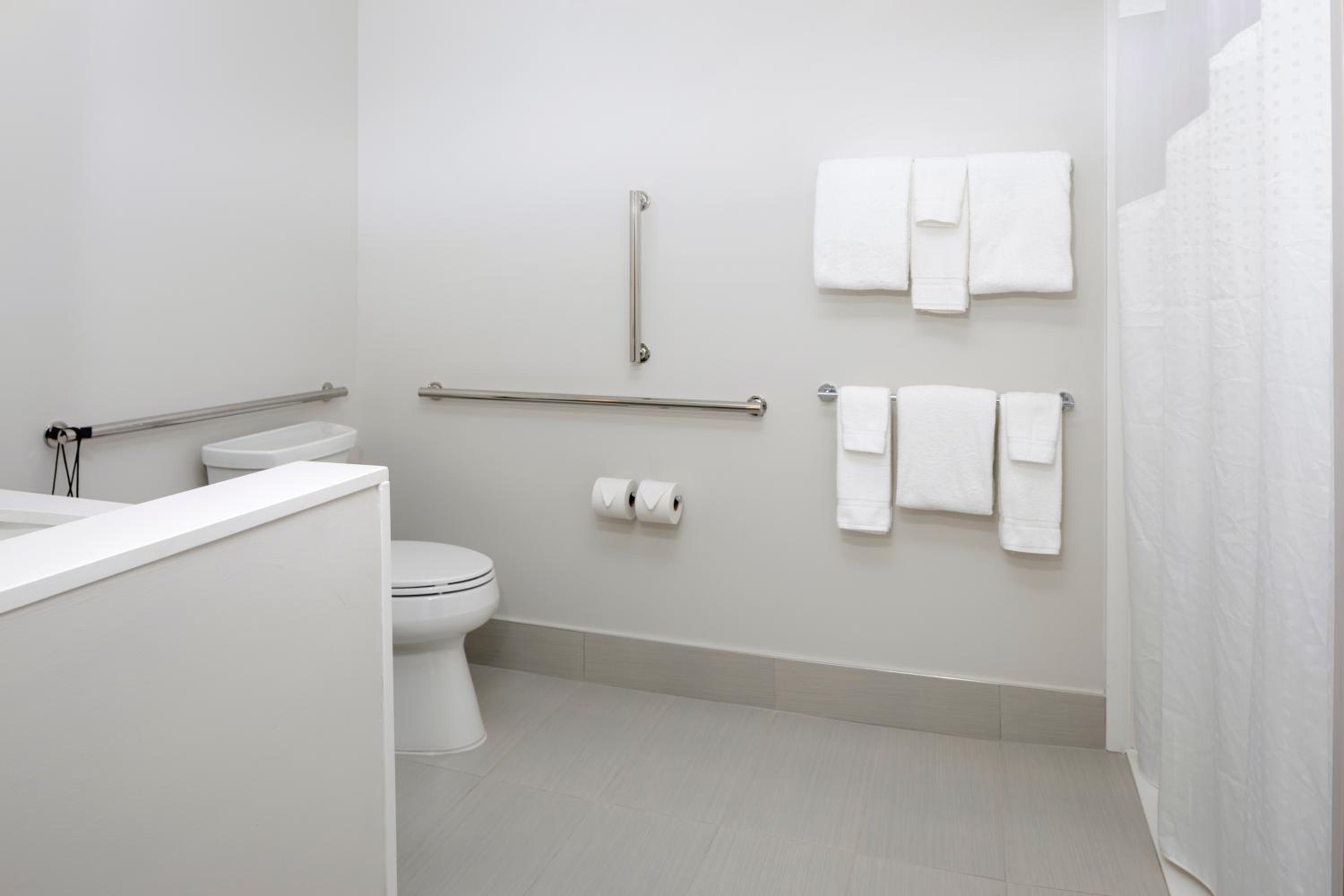 King Studio Suite - Mobility Access with Roll-in Shower - Photo 2