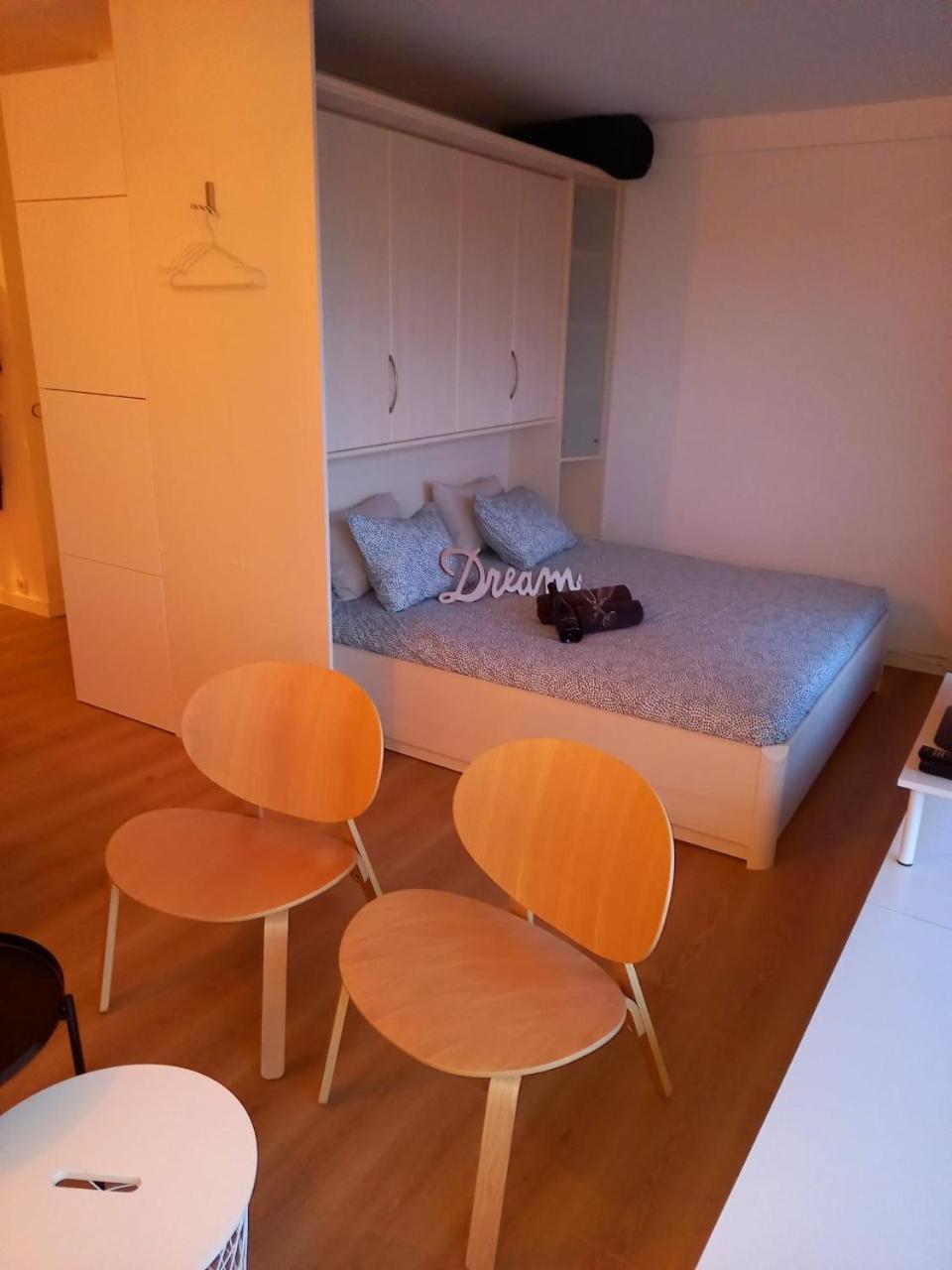 Deluxe Studio