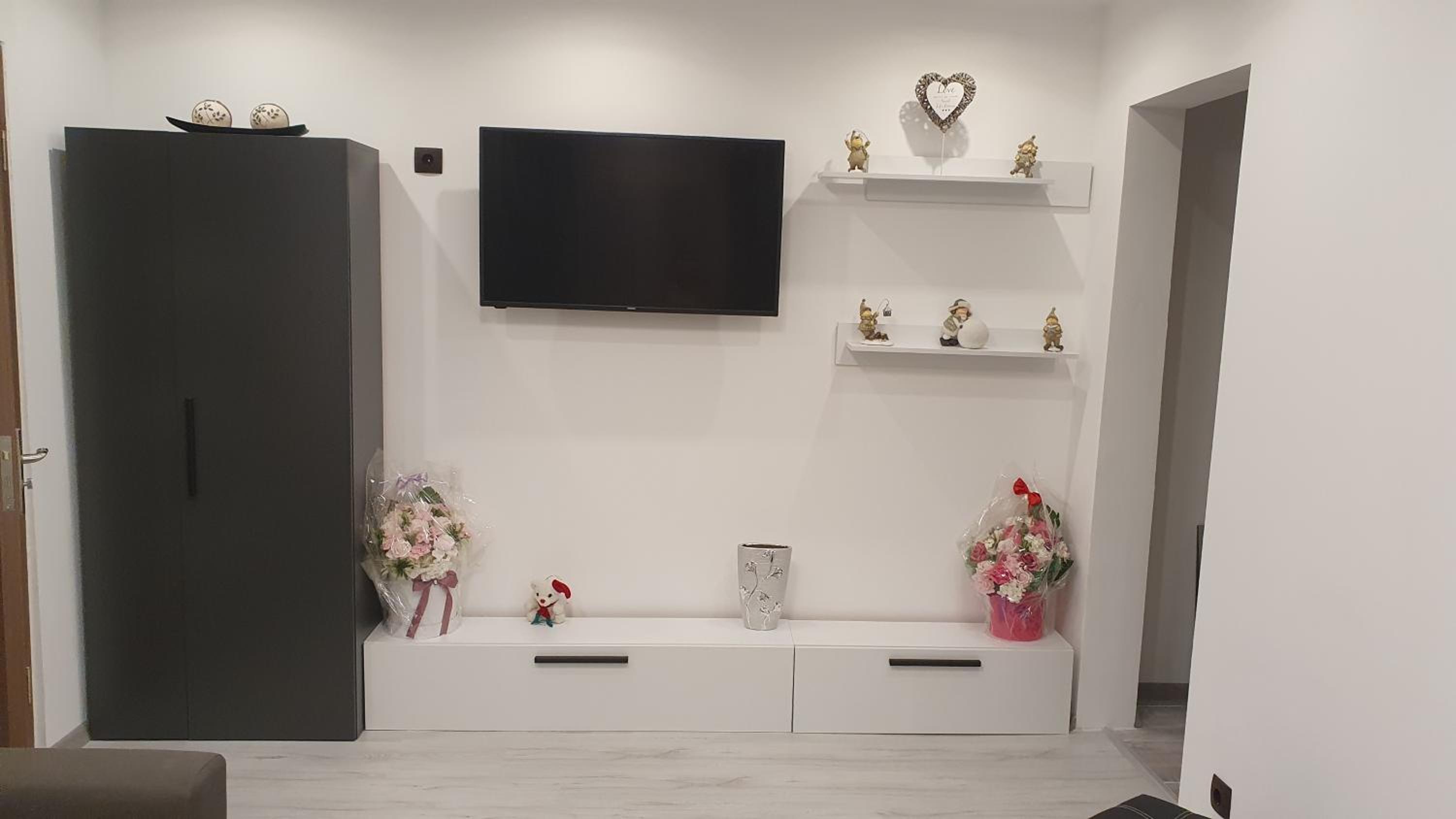 One-Bedroom Apartment - Photo 9