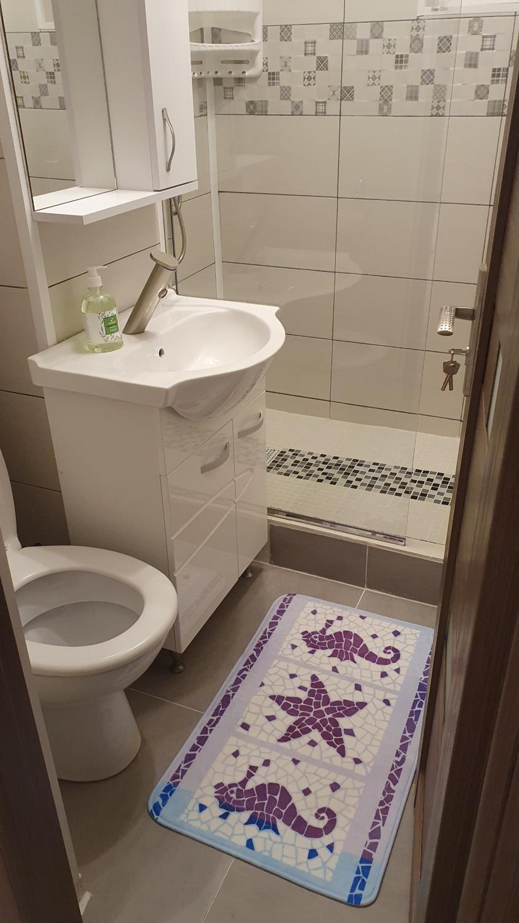One-Bedroom Apartment - Photo 11