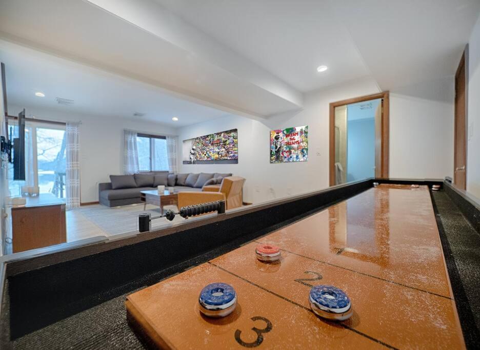 Five-Bedroom House photo 2