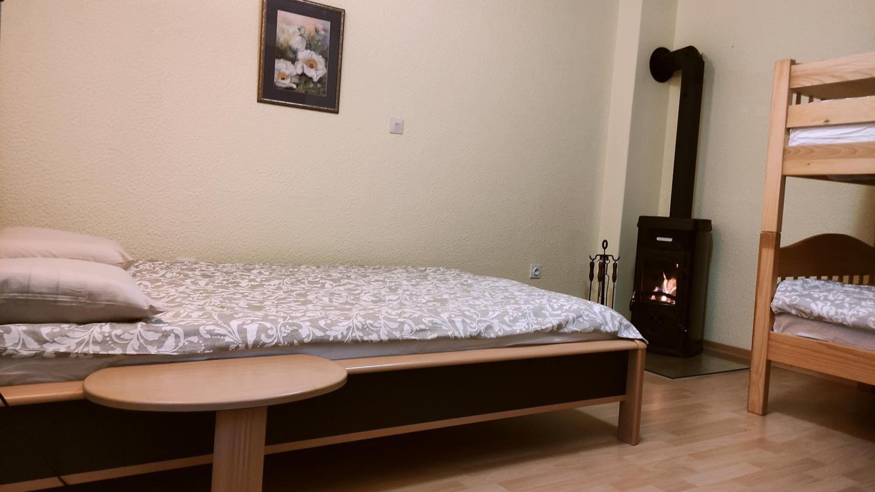 One-Bedroom Apartment photo 1