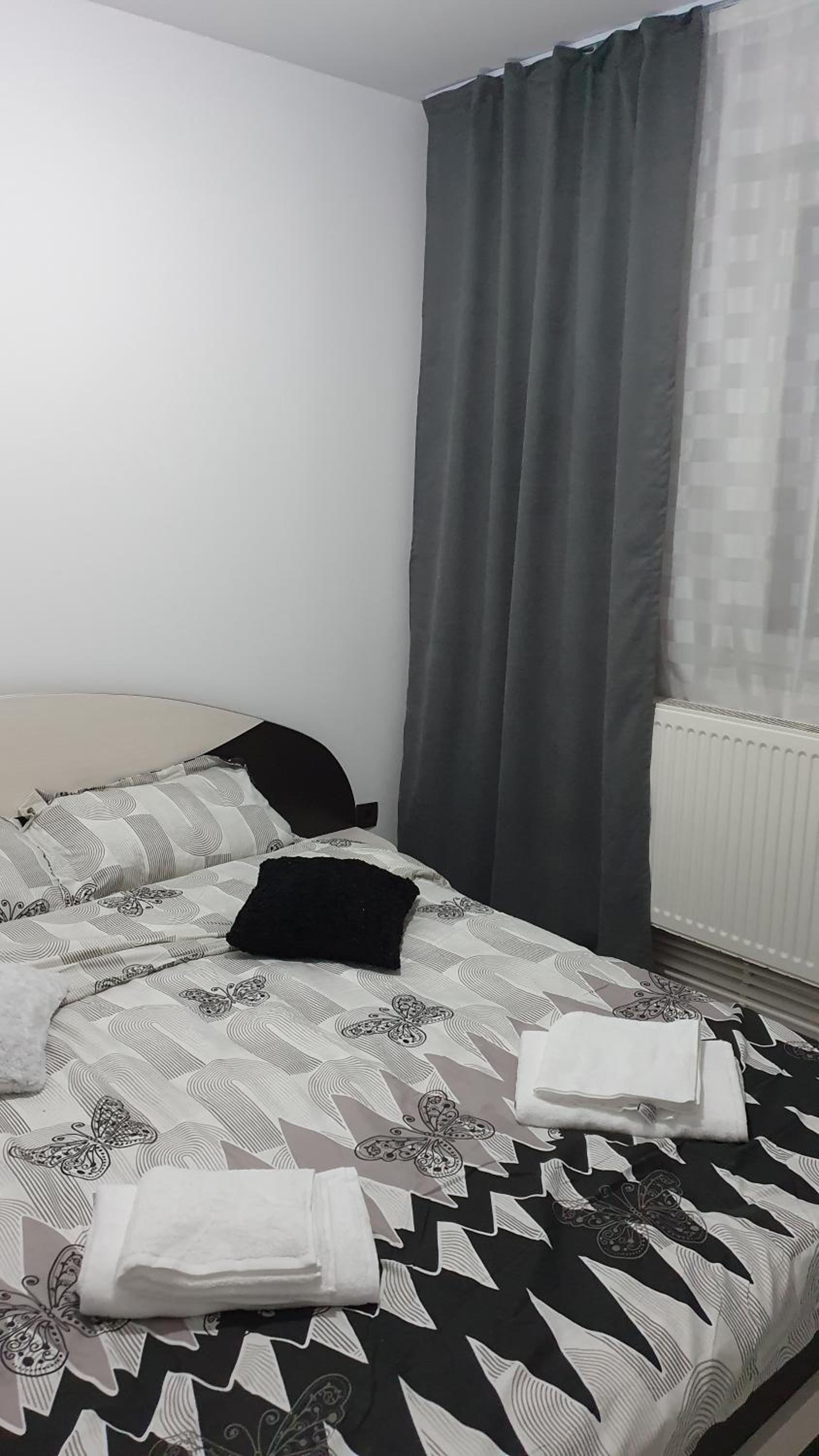 One-Bedroom Apartment - Photo 3