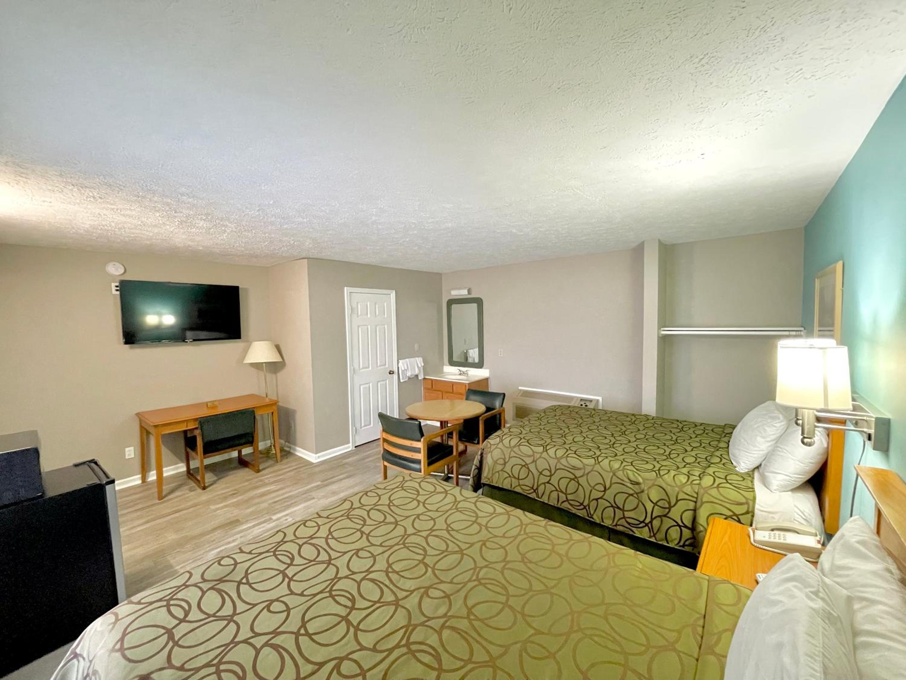 Queen Room with Two Queen Beds - Photo 1