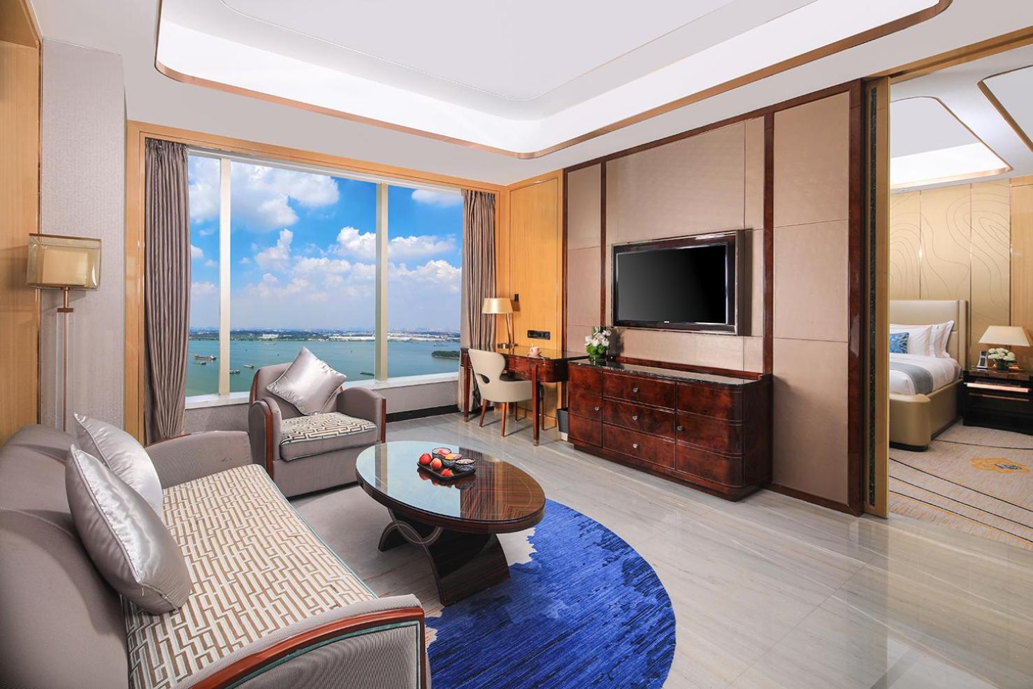 Deluxe King Suite - Non-Smoking photo 2