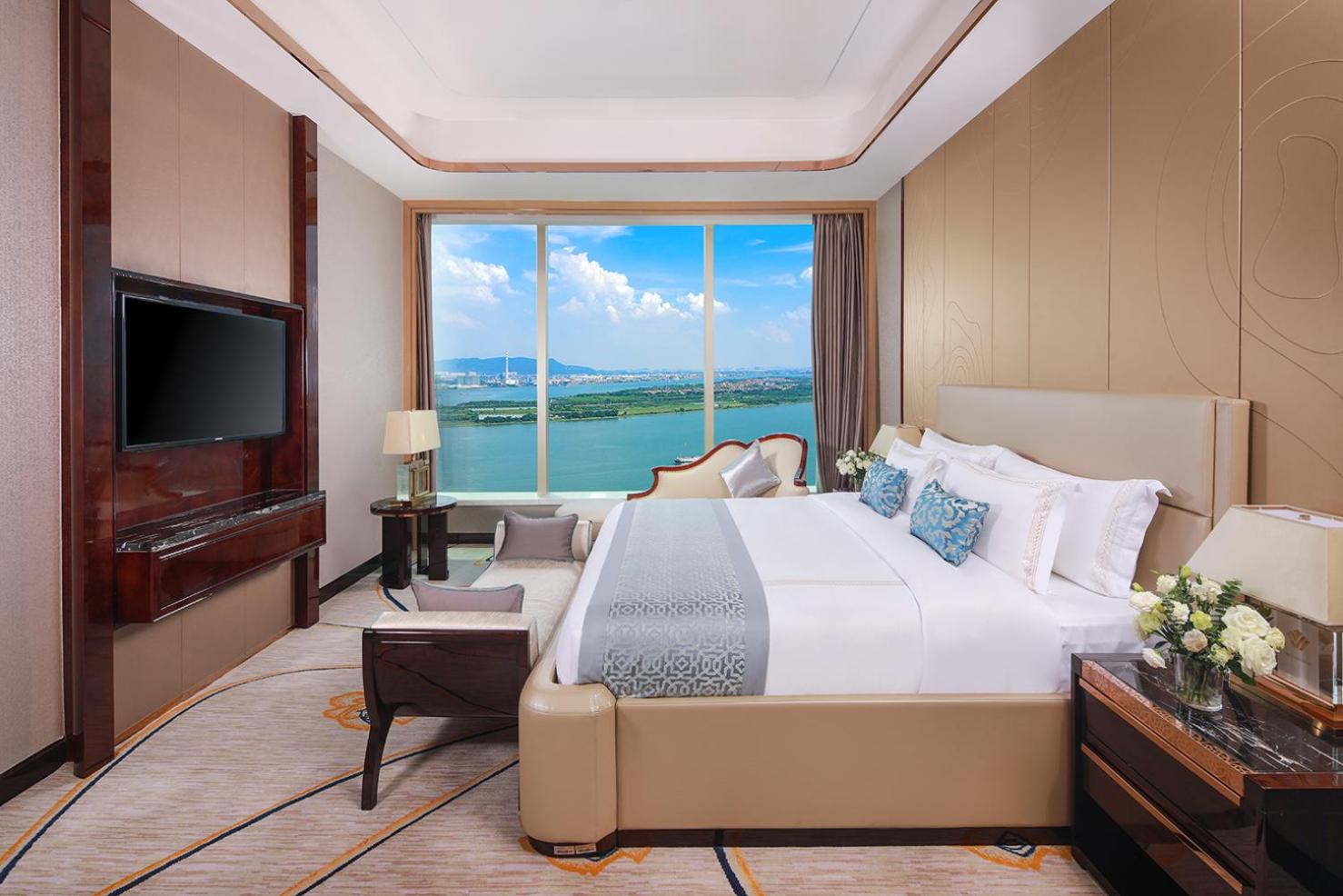 CEO Suite photo 3